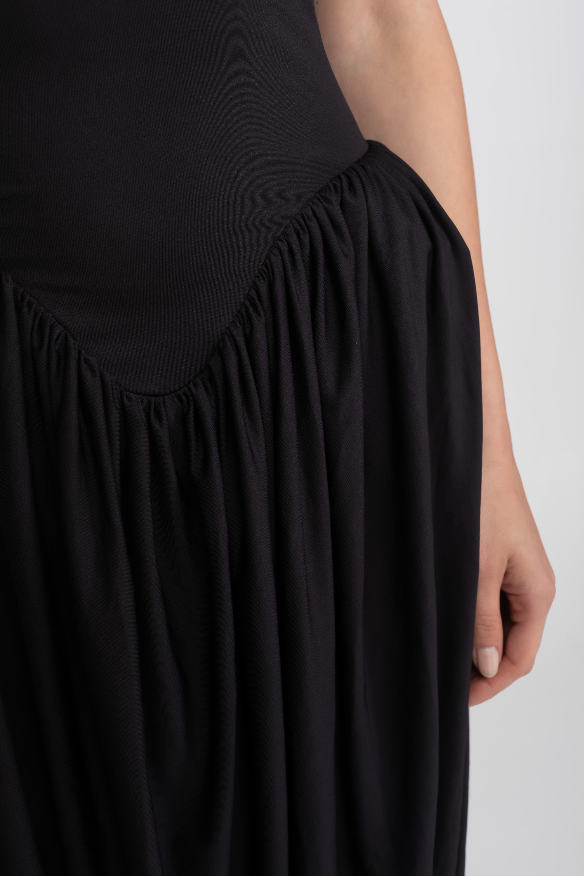 Rochie maxi cu halter-neck și fustă balon încrețită - Negru 