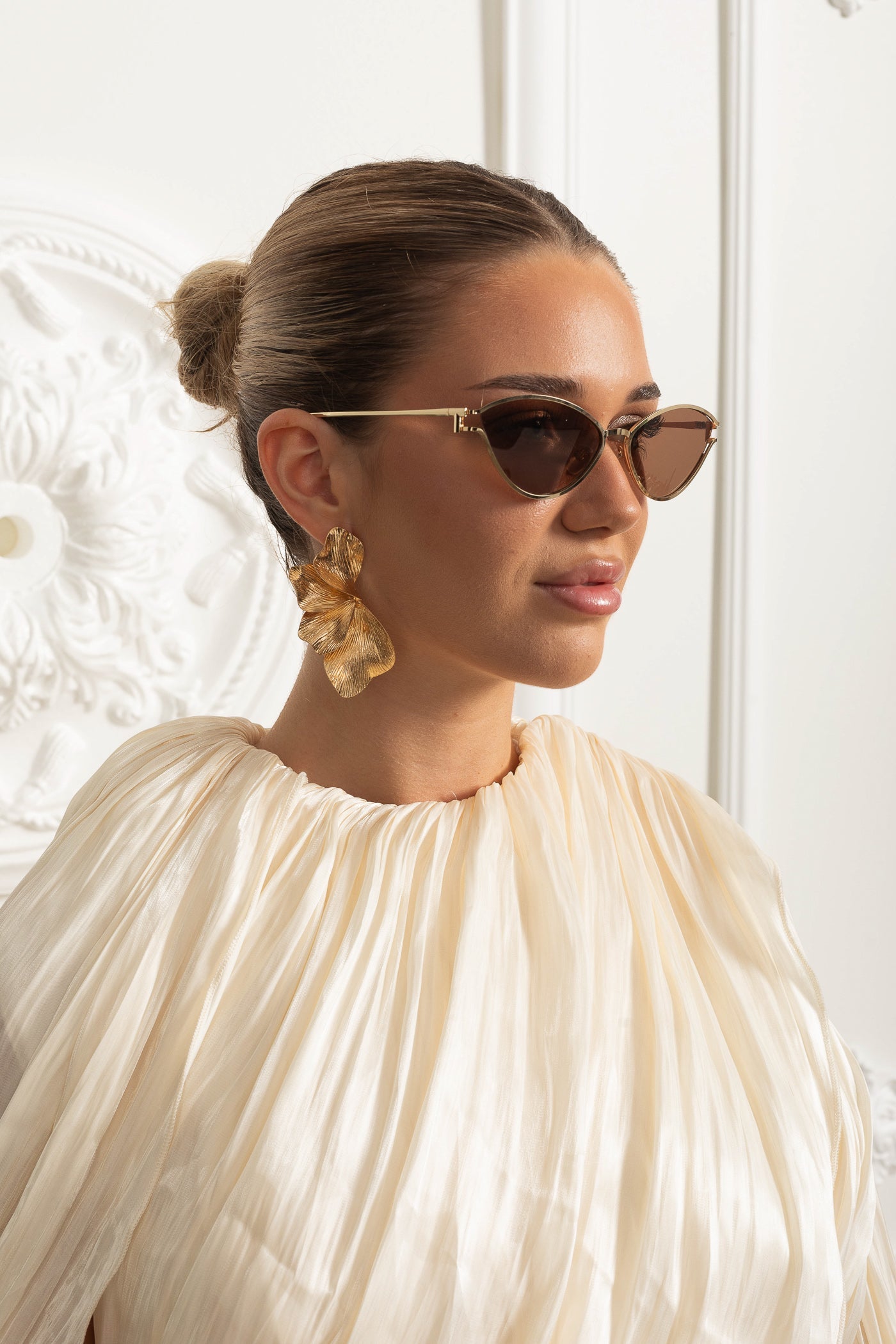 Cat-Eye Sunglasses With Gold Metal Frame – Brown