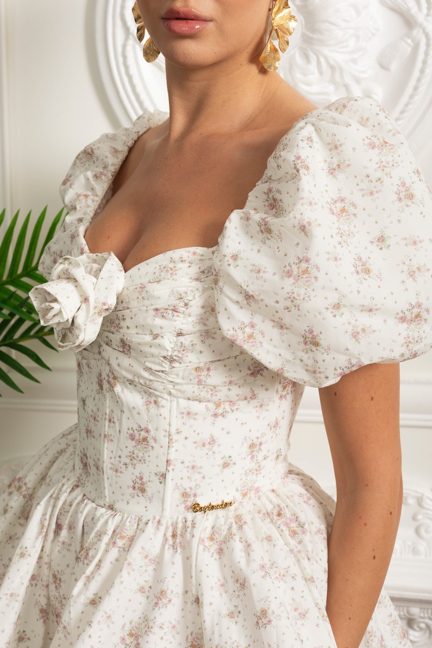 Rochie mini florală cu mâneci bufante și detaliu trandafir 3D - Alb/Roz 