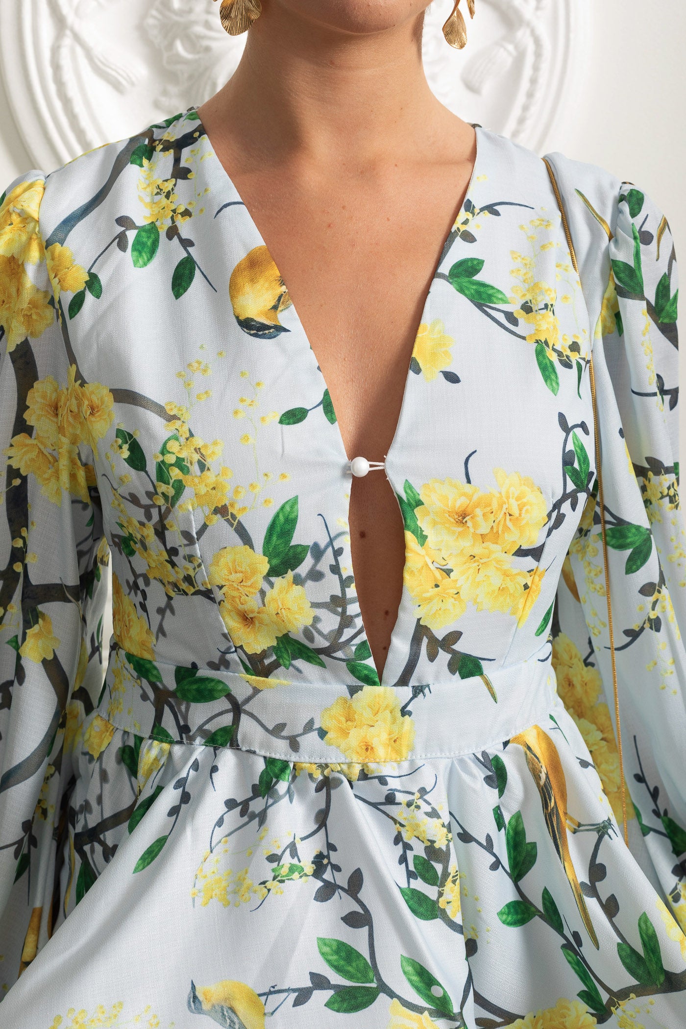 Rochie mini romantică cu imprimeu floral, mâneci voluminoase și detaliu peplum - Albastru cerului 