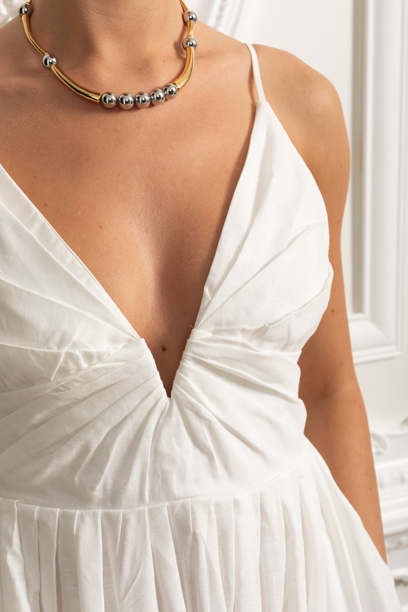 Rochie midi cu bretele, corset plisat, spate smock și fustă adunată - Alb 