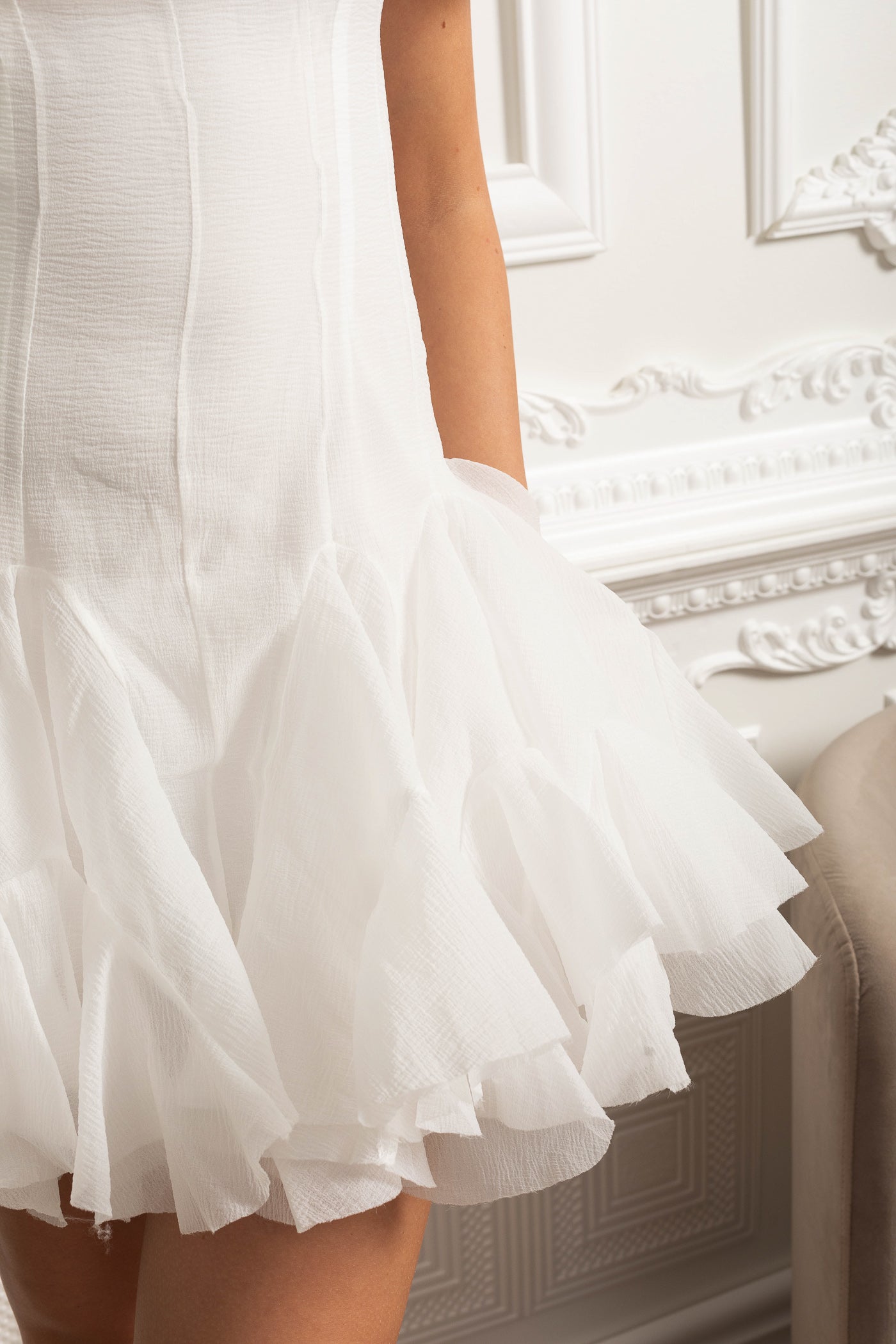 Rochie mini cu umeri goi și volane din organza - Alb 