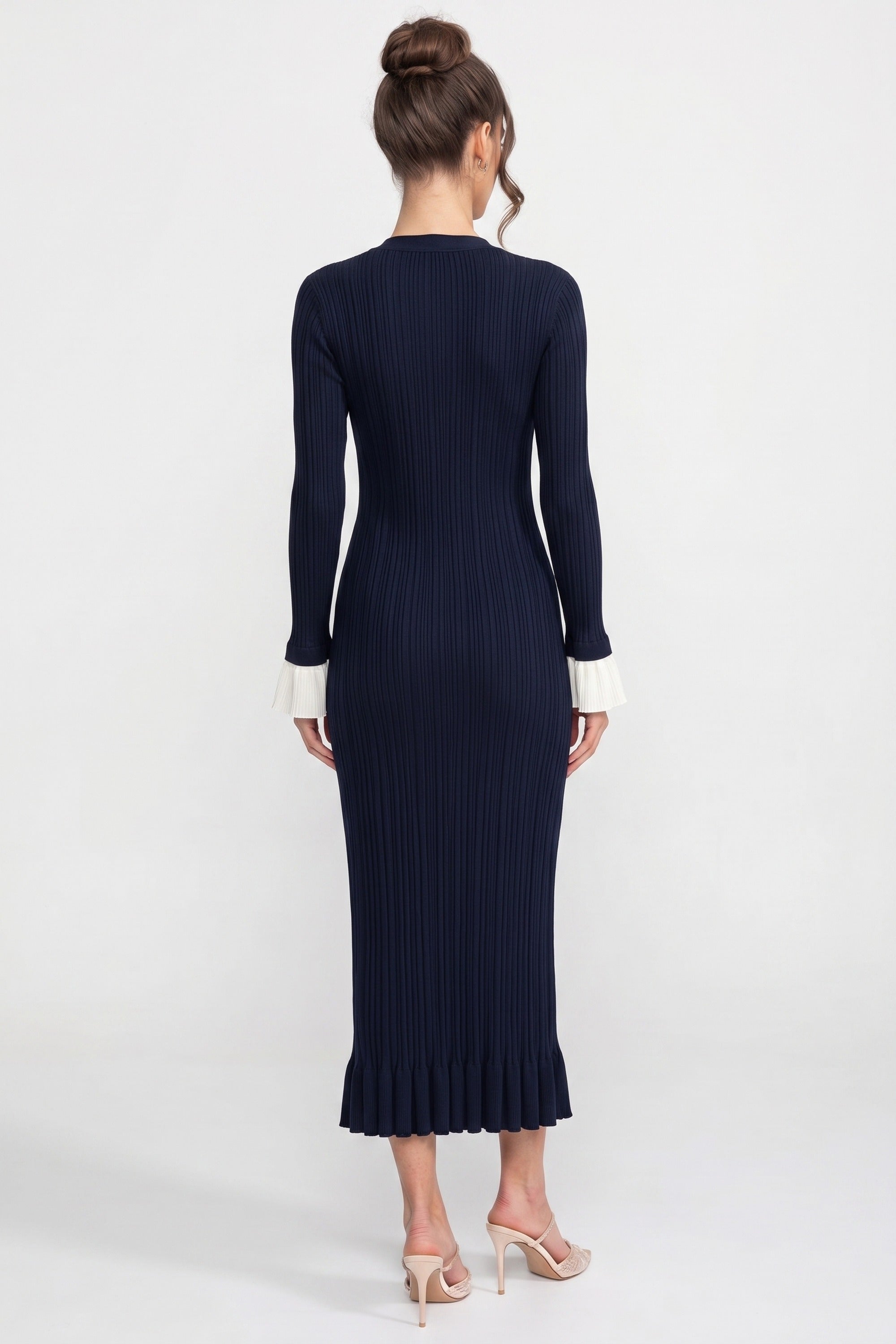 Rochie maxi tricotată plisată cu mânecă lungă, închidere frontală cu nasturi și manșete în contrast - Navy 