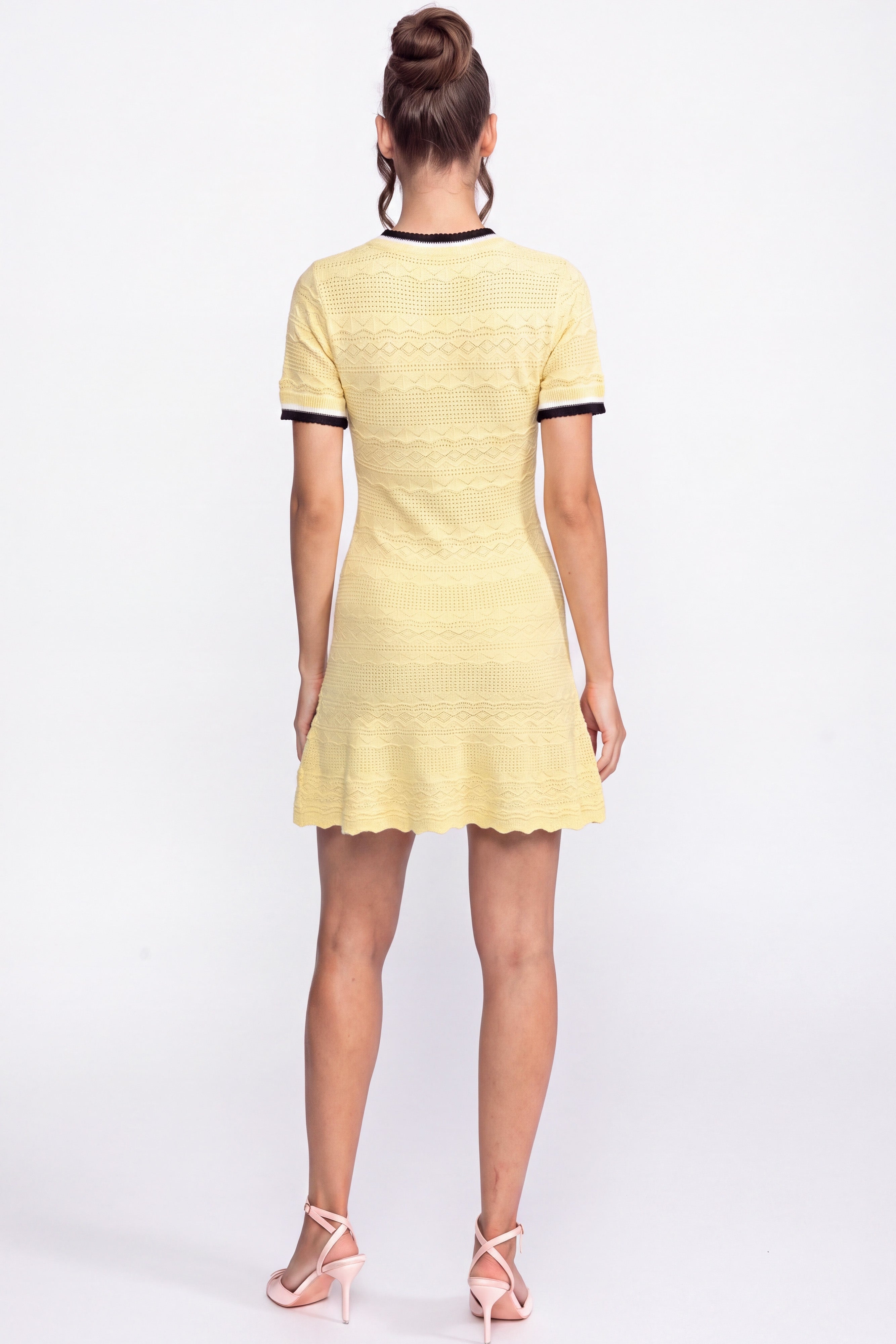 Rochie mini tricotată cu bordură contrastantă și fundă neagră - galben 
