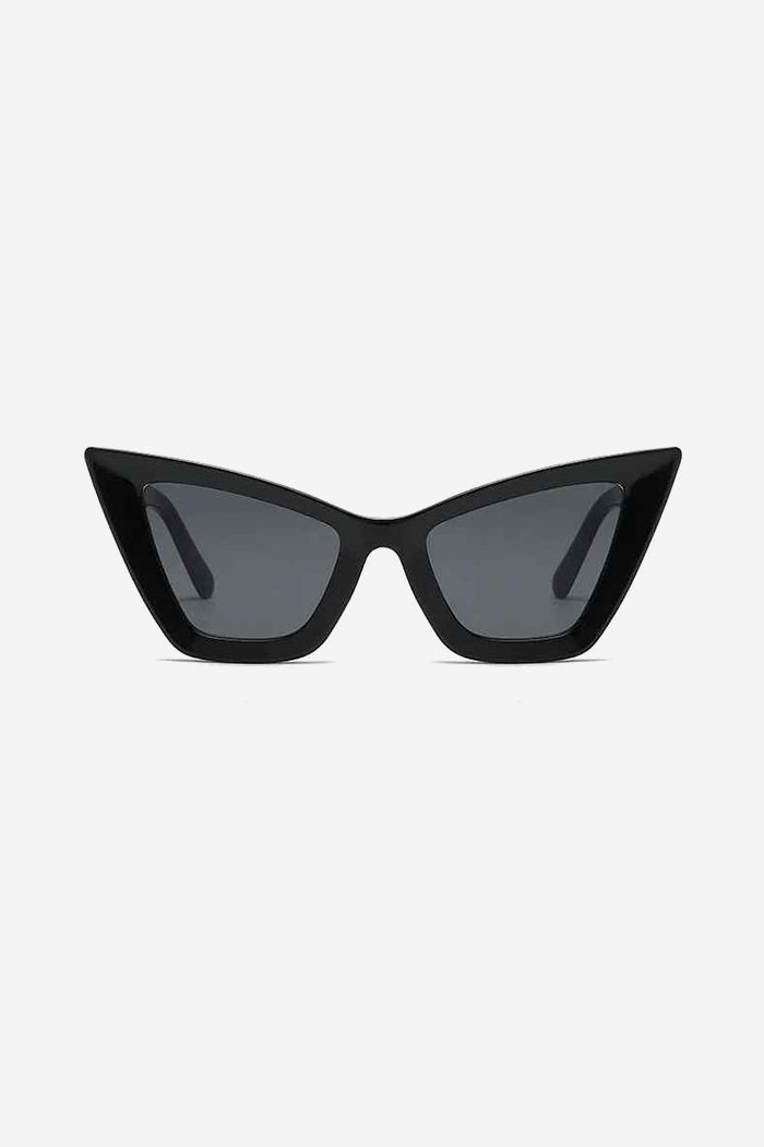 Angular Oversized Cat-Eye Sunglasses with Bold Frame Design – Black