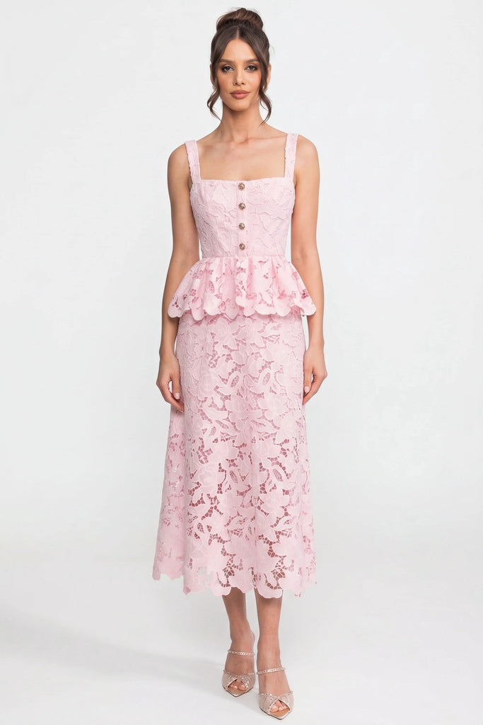 Rochie fără mâneci din dantelă cu peplum, fustă midi și nasturi aurii - Roz 