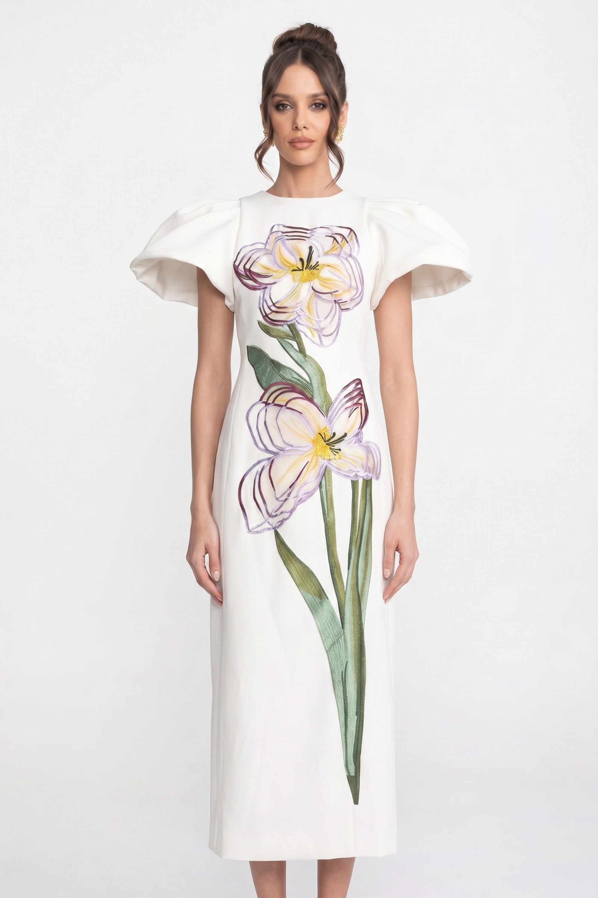 Rochie maxi structurată cu umeri accentuați și aplicație florală iris 3D - Alb 
