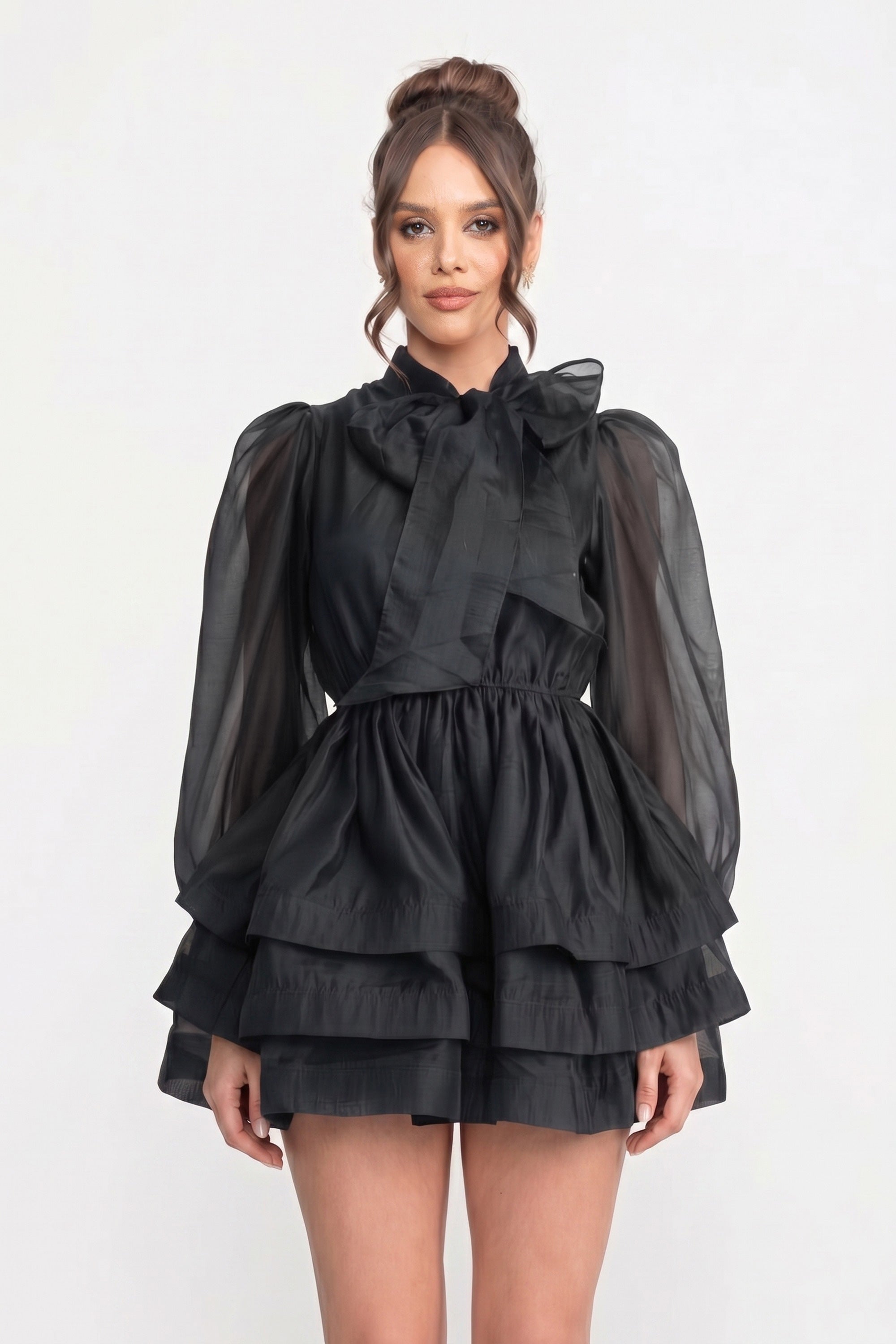 Rochie mini cu guler înalt și mâneci bufante, cu fustă cu volane suprapuse și fundă - Negru 