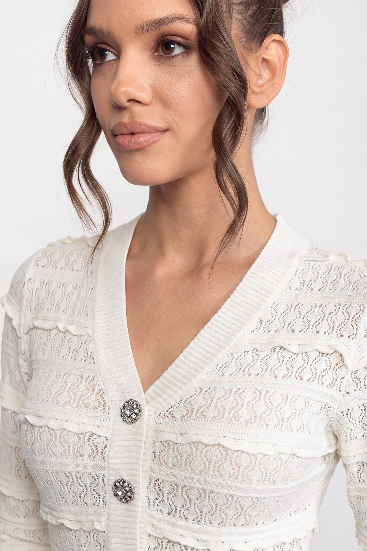 Rochie tricotată fit-and-flare cu închidere frontală pe nasturi și nasturi cu cristale - Albă 