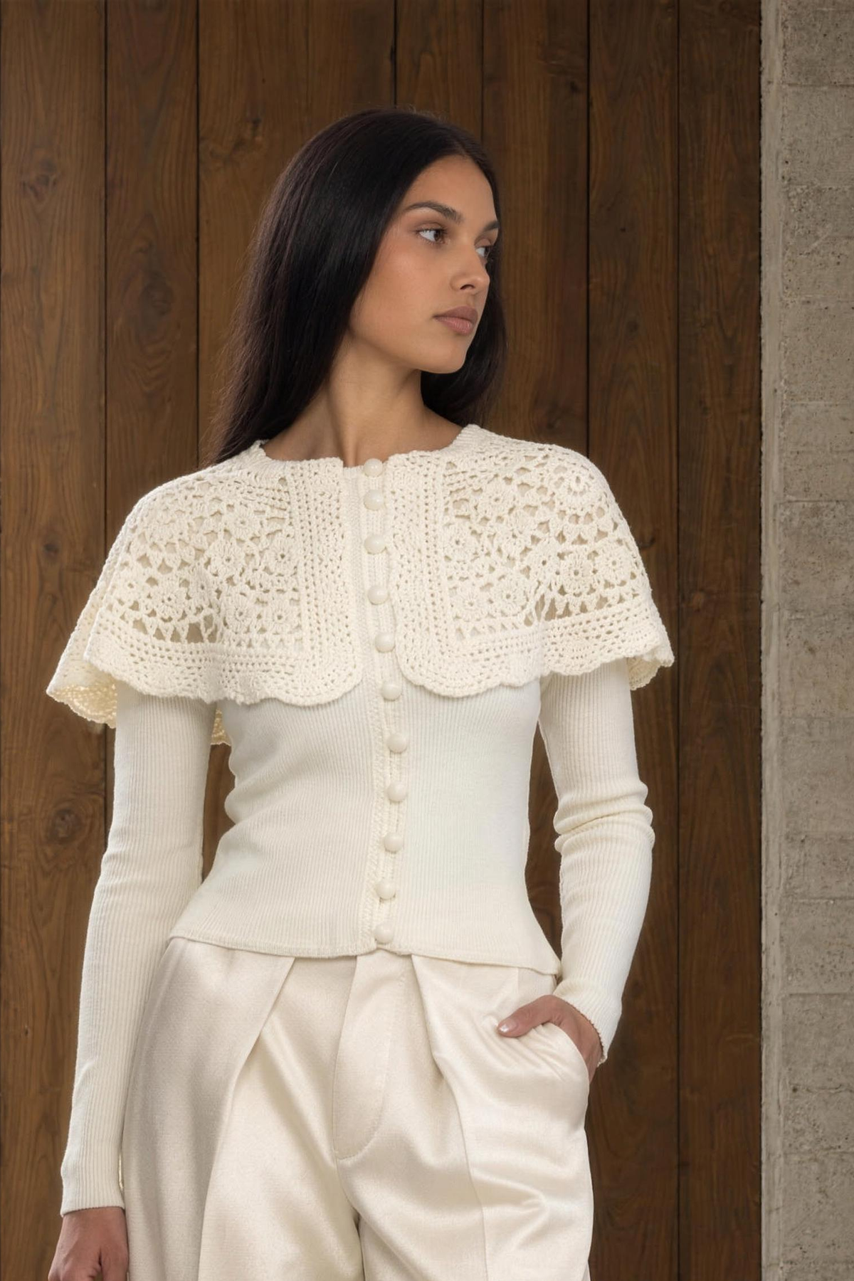 Cardigan din tricot reiat cu guler pelerină croșetat - Ivoire 