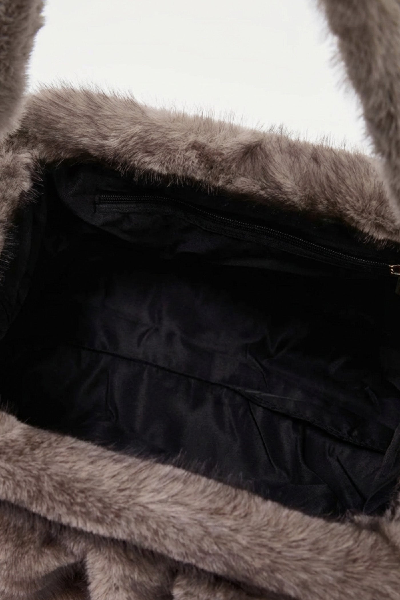 Geantă de umăr din blană artificială cu design încrețit – Kaki 