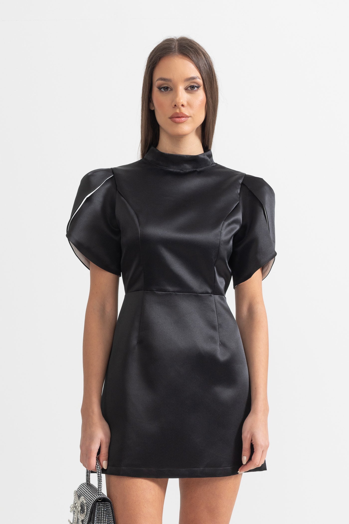 Rochie mini elegantă cu decupaj la spate și fundă - Neagră 