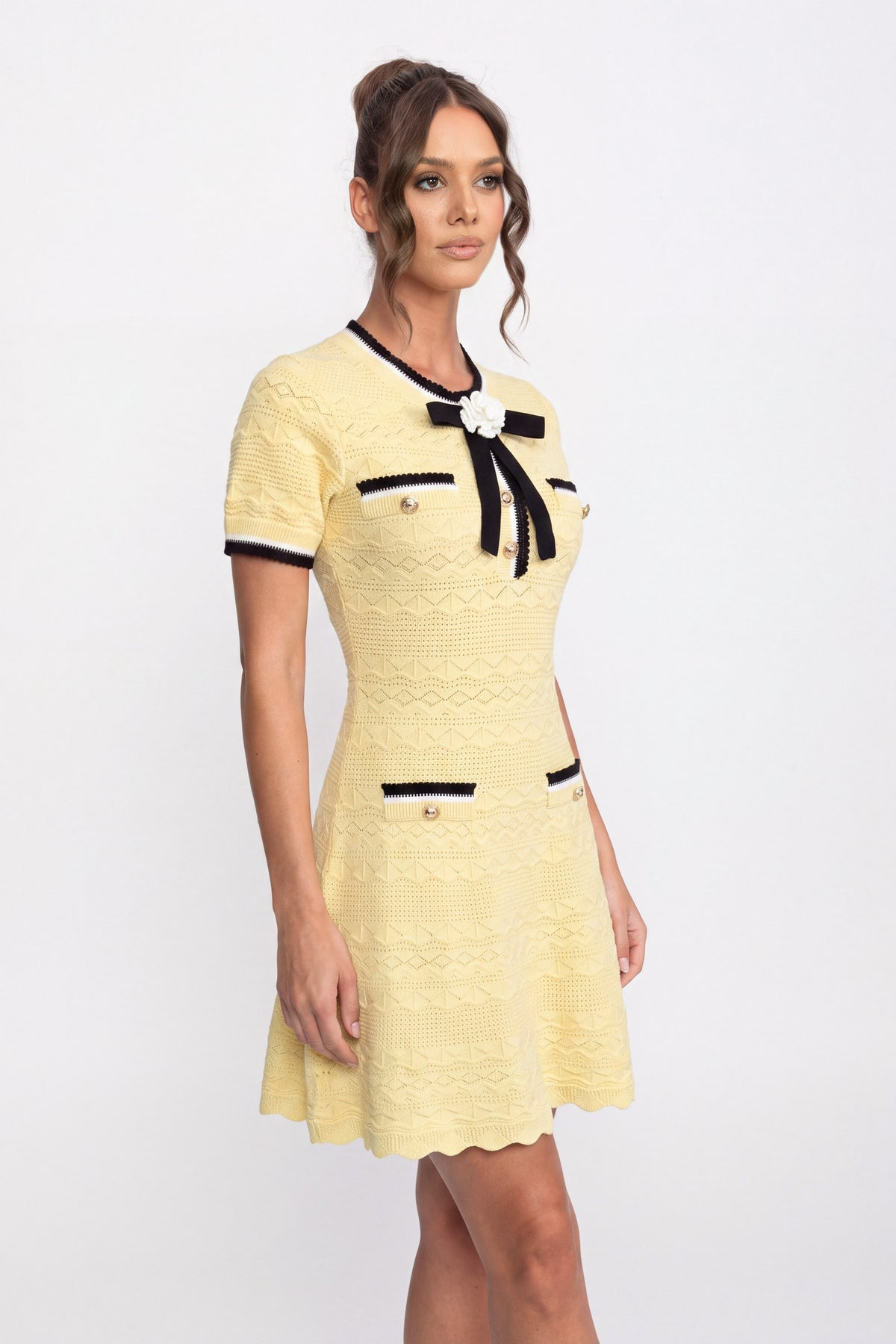 Rochie mini tricotată cu bordură contrastantă și fundă neagră - galben 