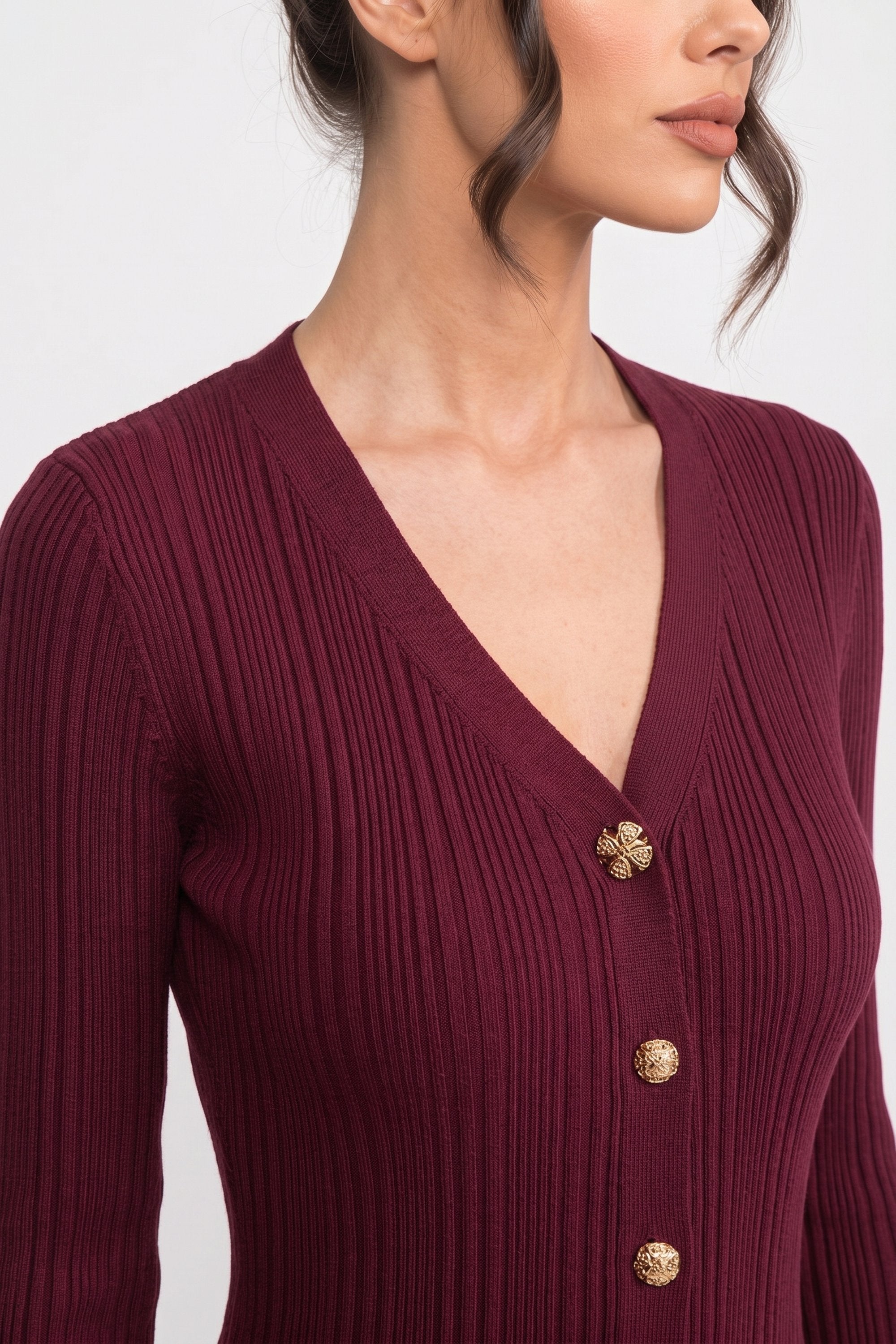 Rochie maxi tricotată rib cu decolteu în V și nasturi în față, cu manșete cu volane - Burgundy 