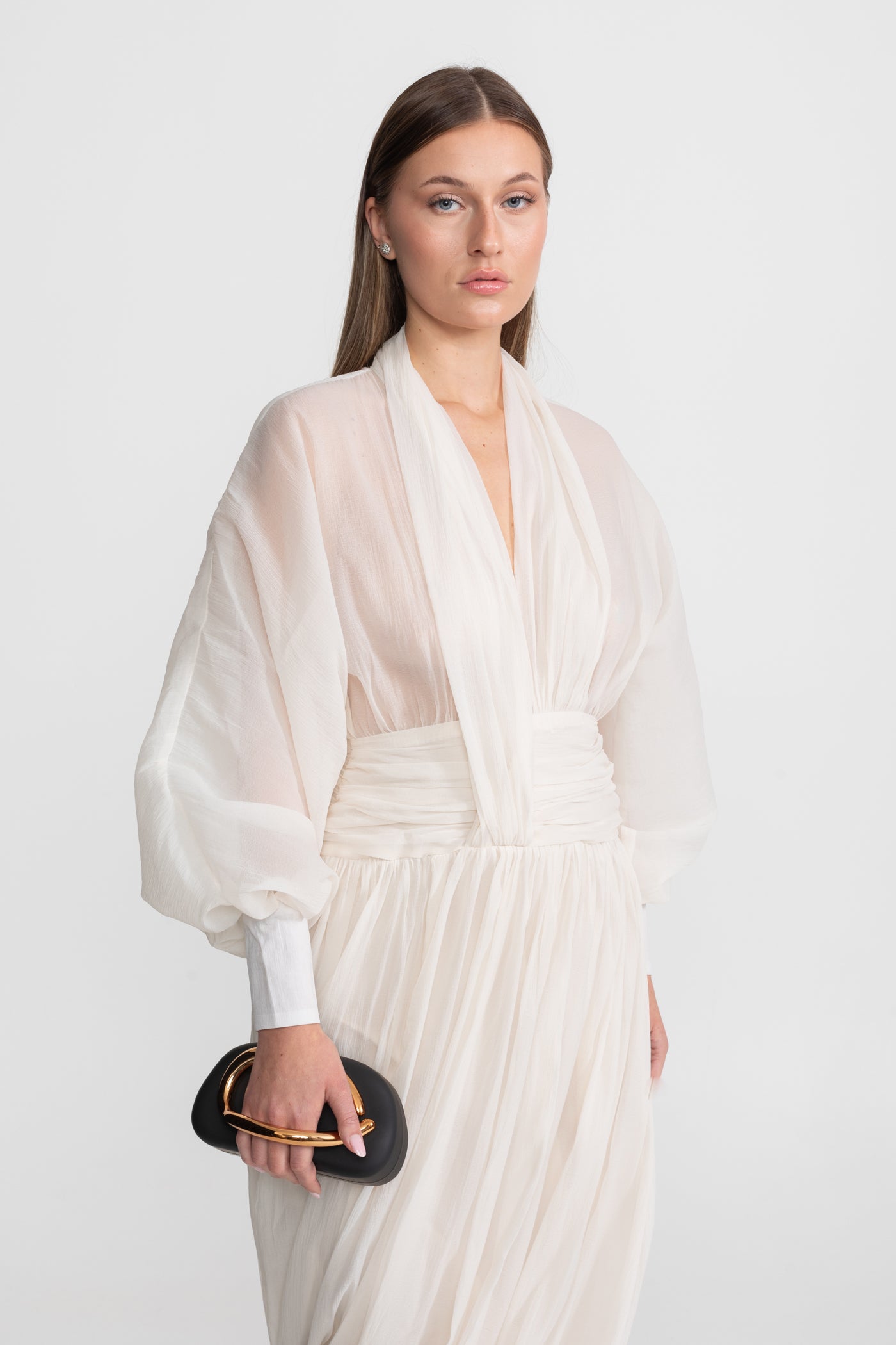 Rochie maxi din șifon drapat cu mâneci lungi tip bishop – Ivoire 