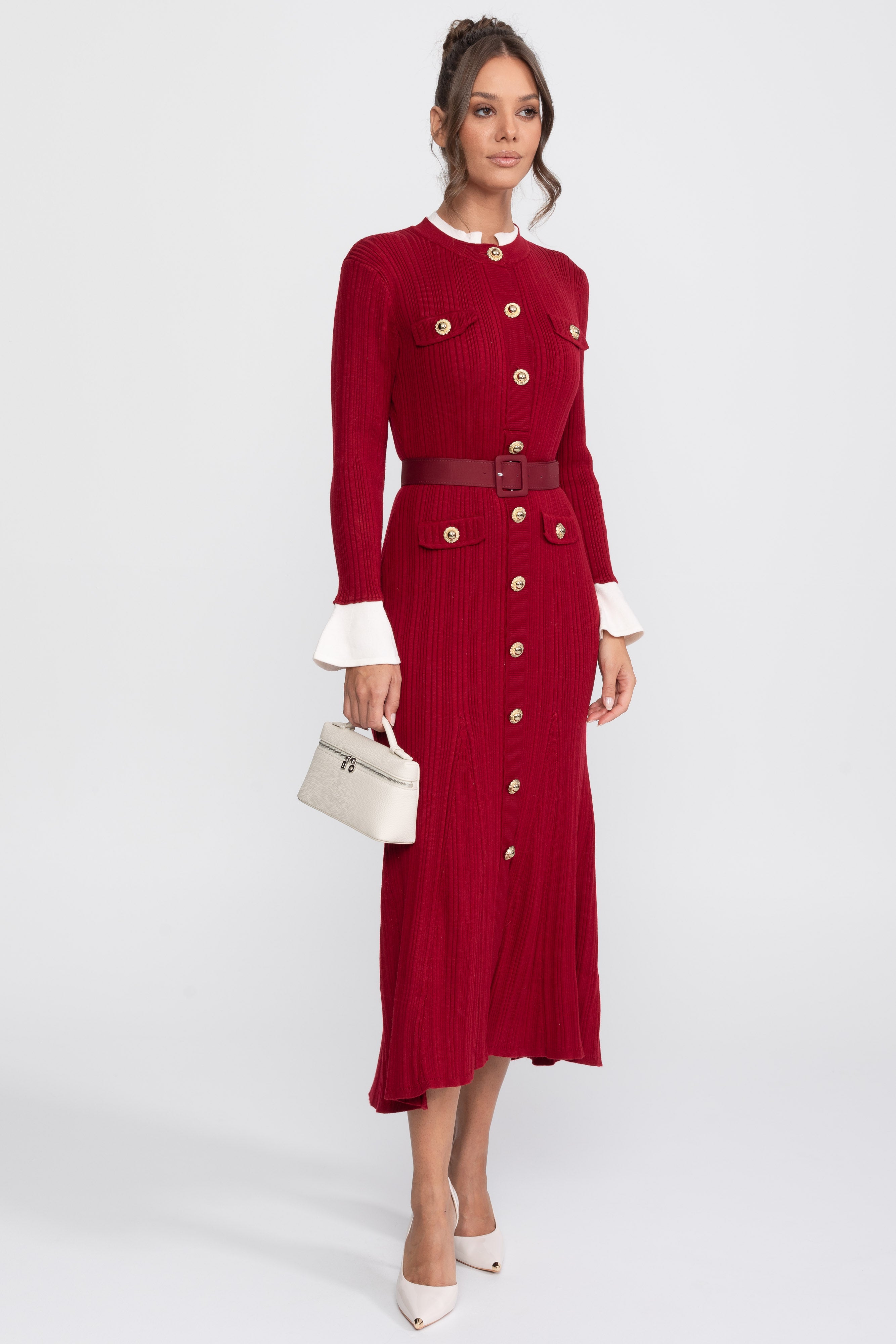 Rochie midi tricotată cu textură ribbed, cu curea, manșete și guler albe - Burgundy 
