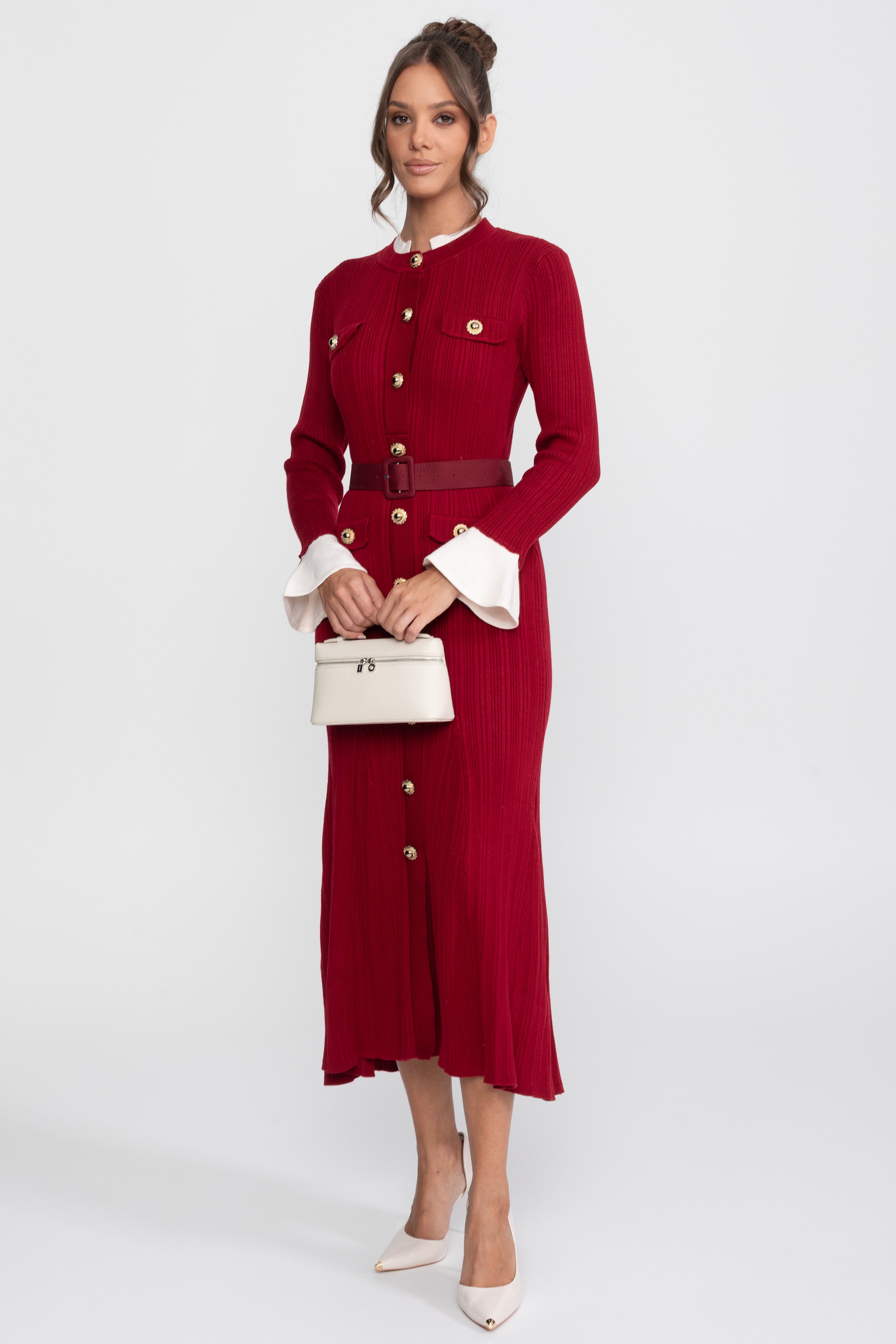 Rochie midi tricotată cu textură ribbed, cu curea, manșete și guler albe - Burgundy 