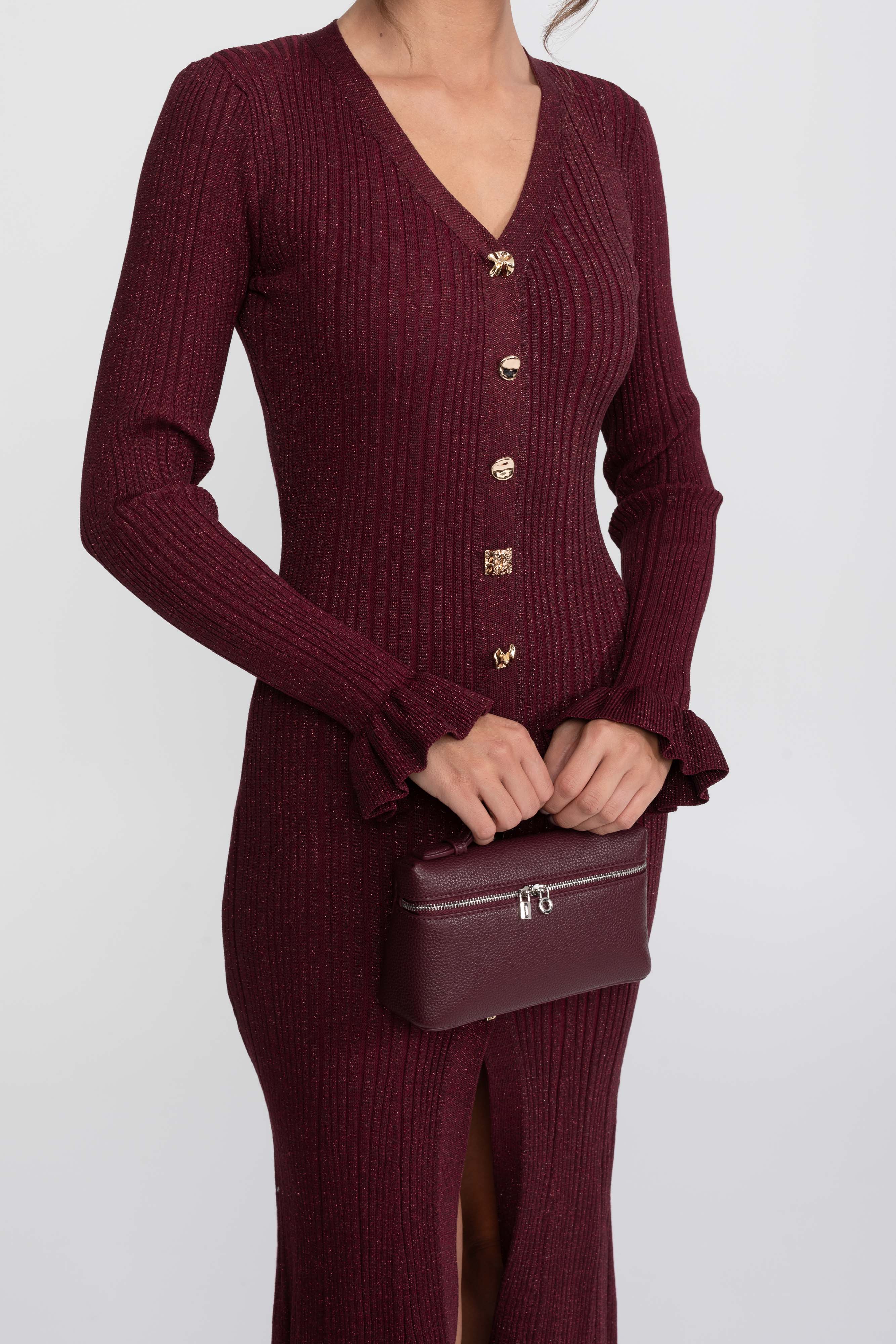 Rochie maxi tricotată rib cu decolteu în V și nasturi în față, cu manșete cu volane - Burgundy 