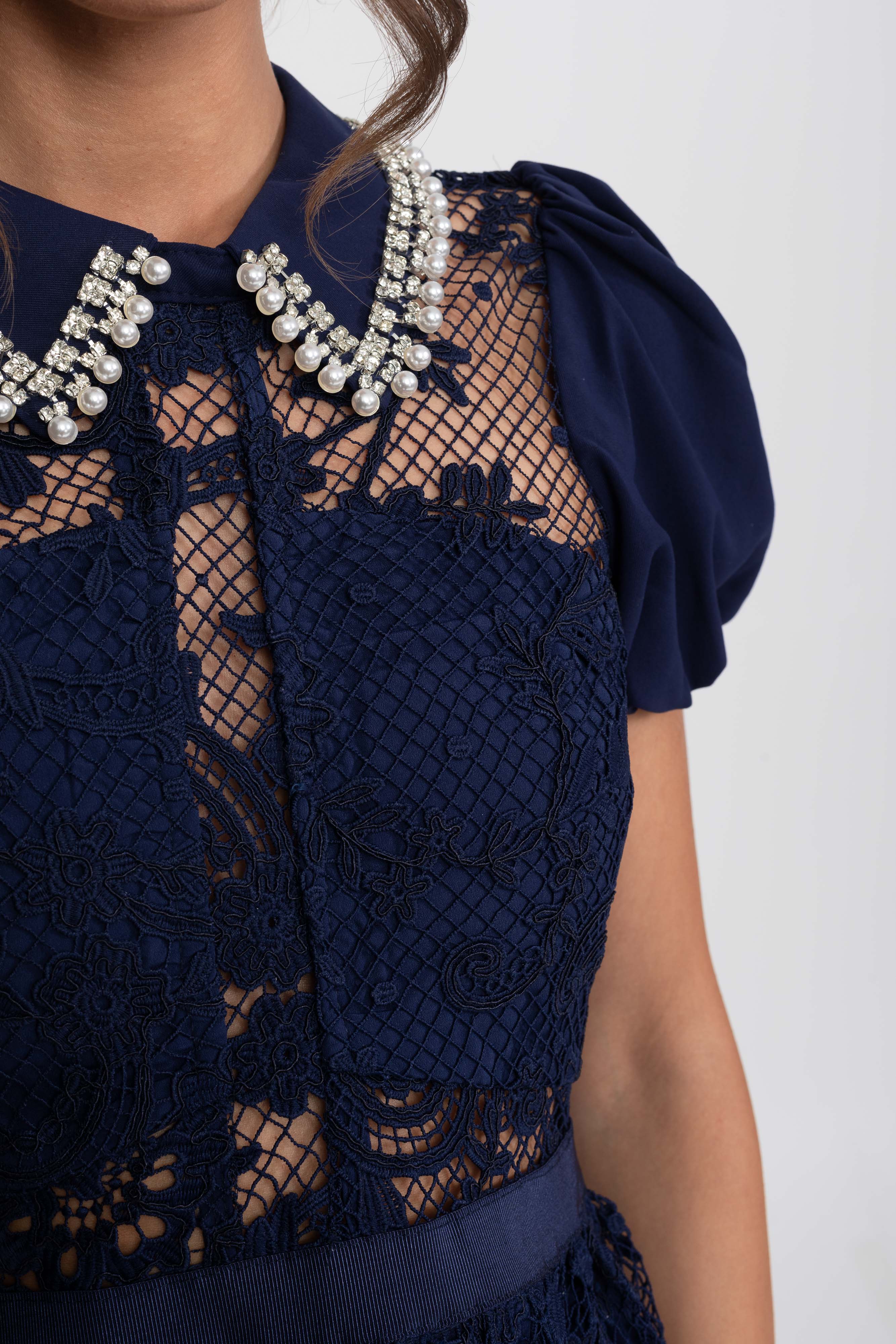 Rochie mini din dantelă cu mâneci bufante și guler cu perle - Navy 