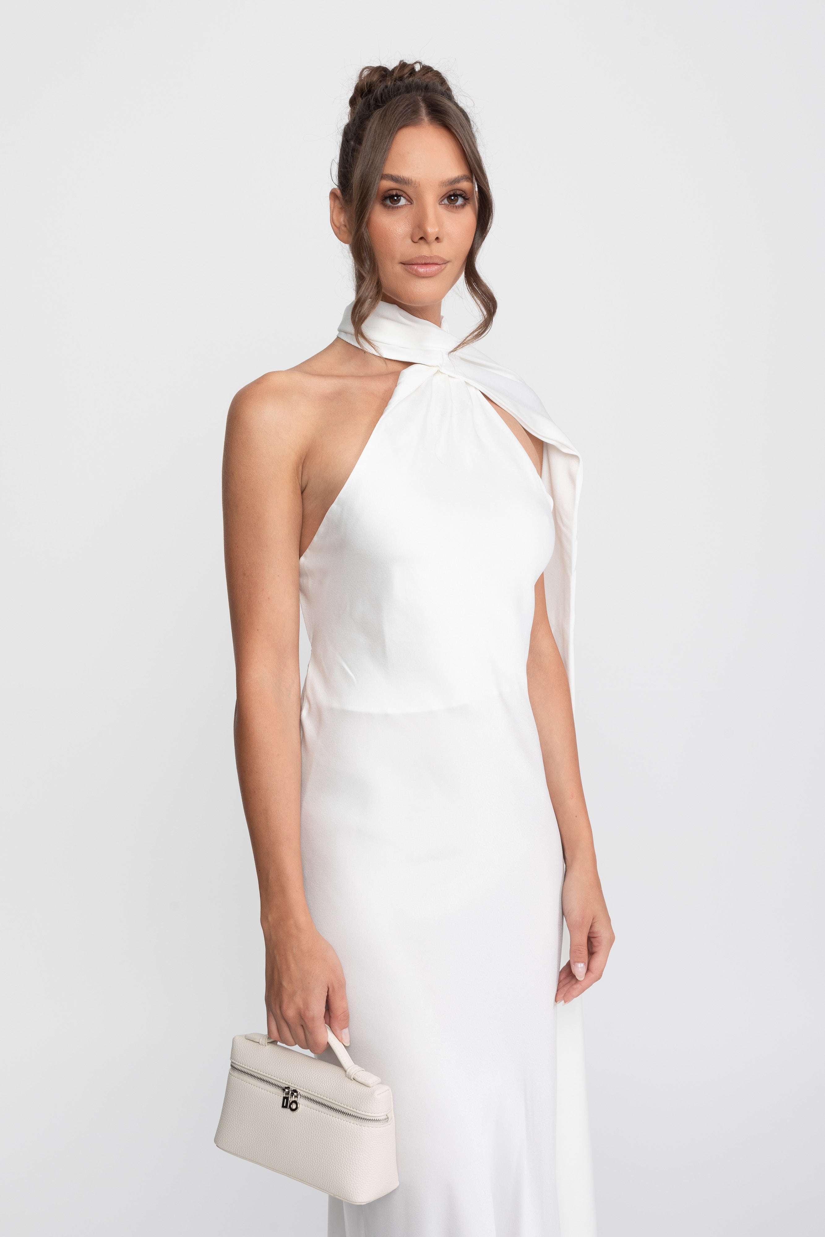 Rochie slip din satin cu halter răsucit și decolteu asimetric - Alb 