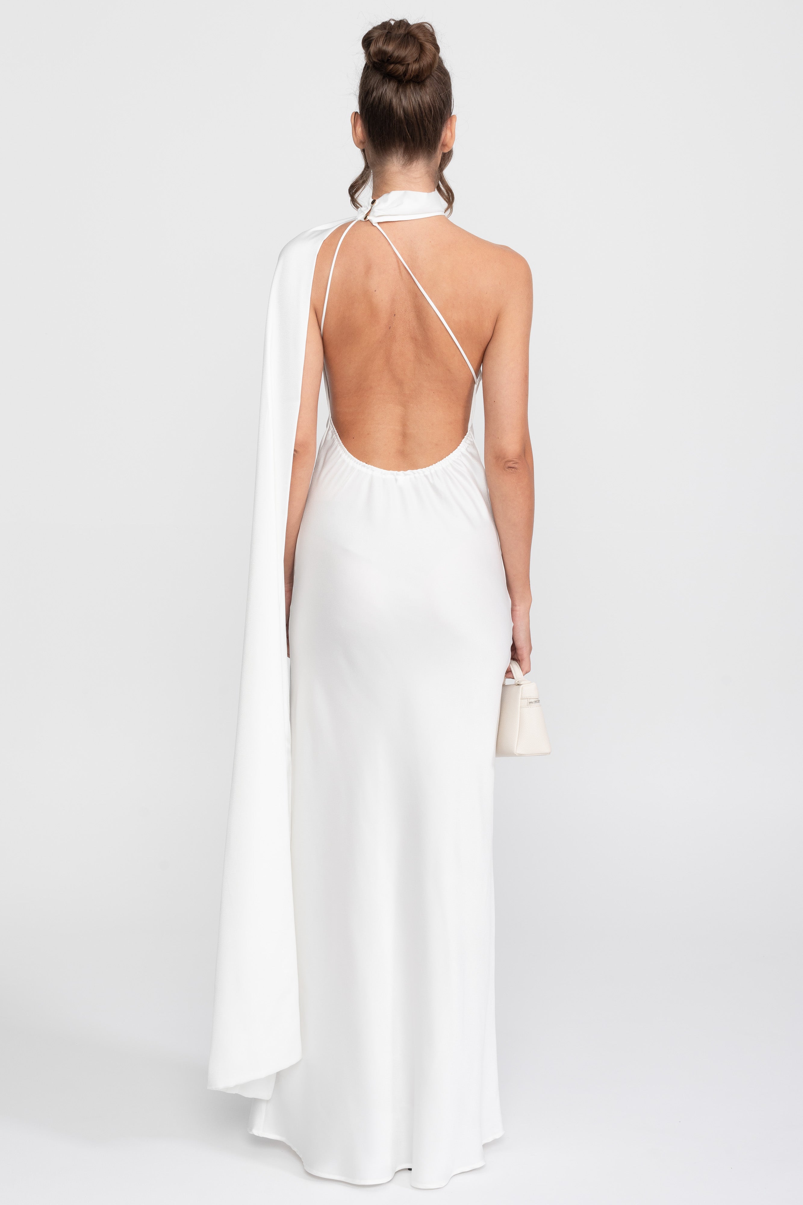 Rochie slip din satin cu halter răsucit și decolteu asimetric - Alb 