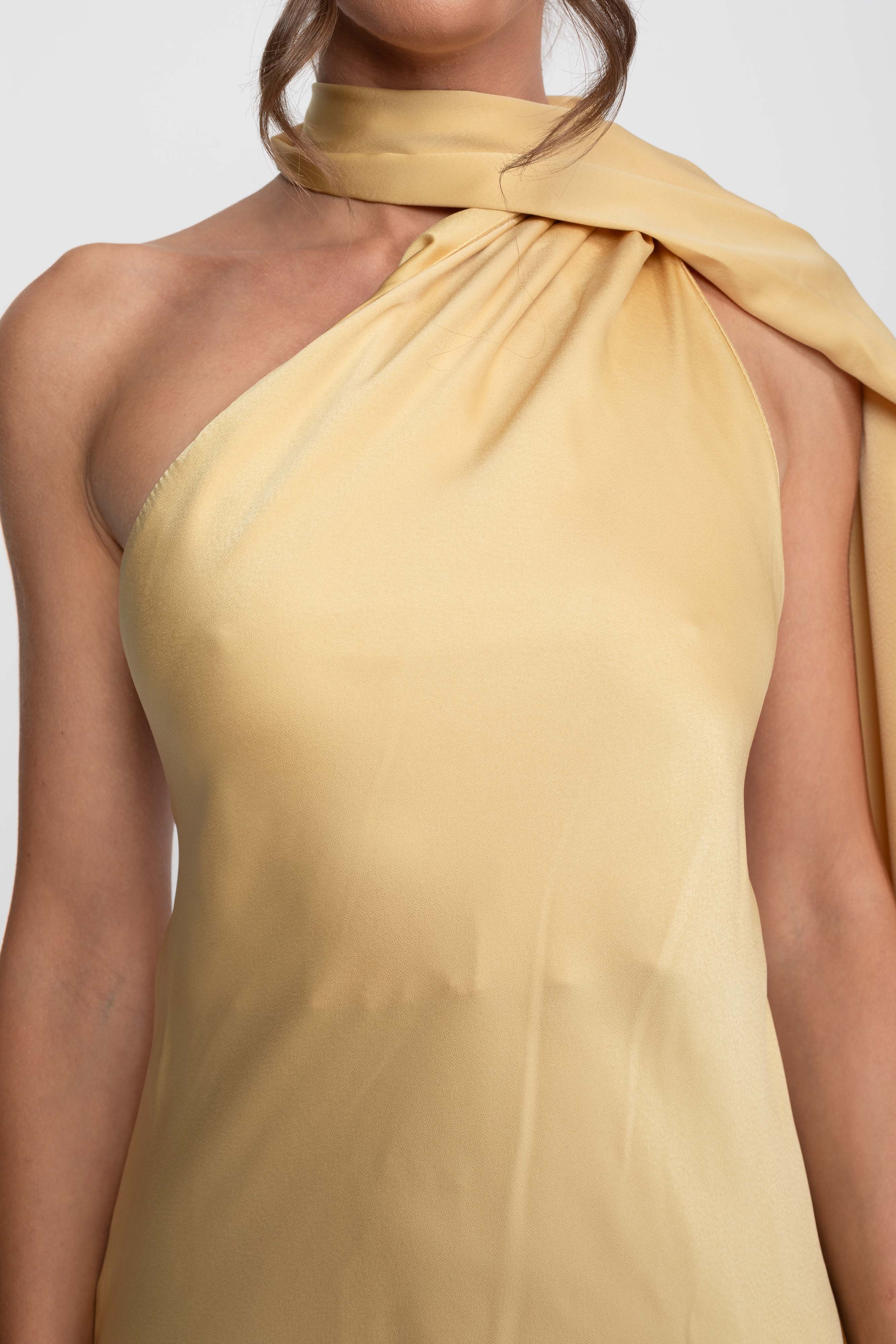 Rochie slip din satin cu halter răsucit și decolteu asimetric - Galben 