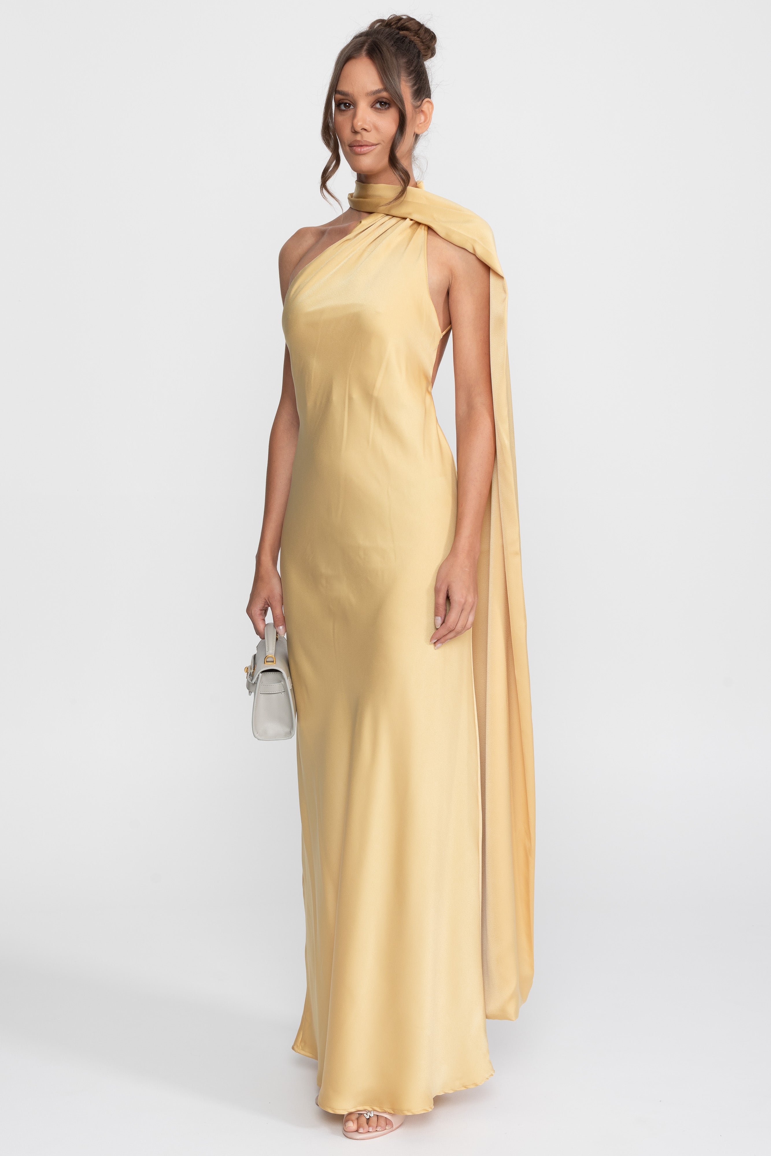 Rochie slip din satin cu halter răsucit și decolteu asimetric - Galben 