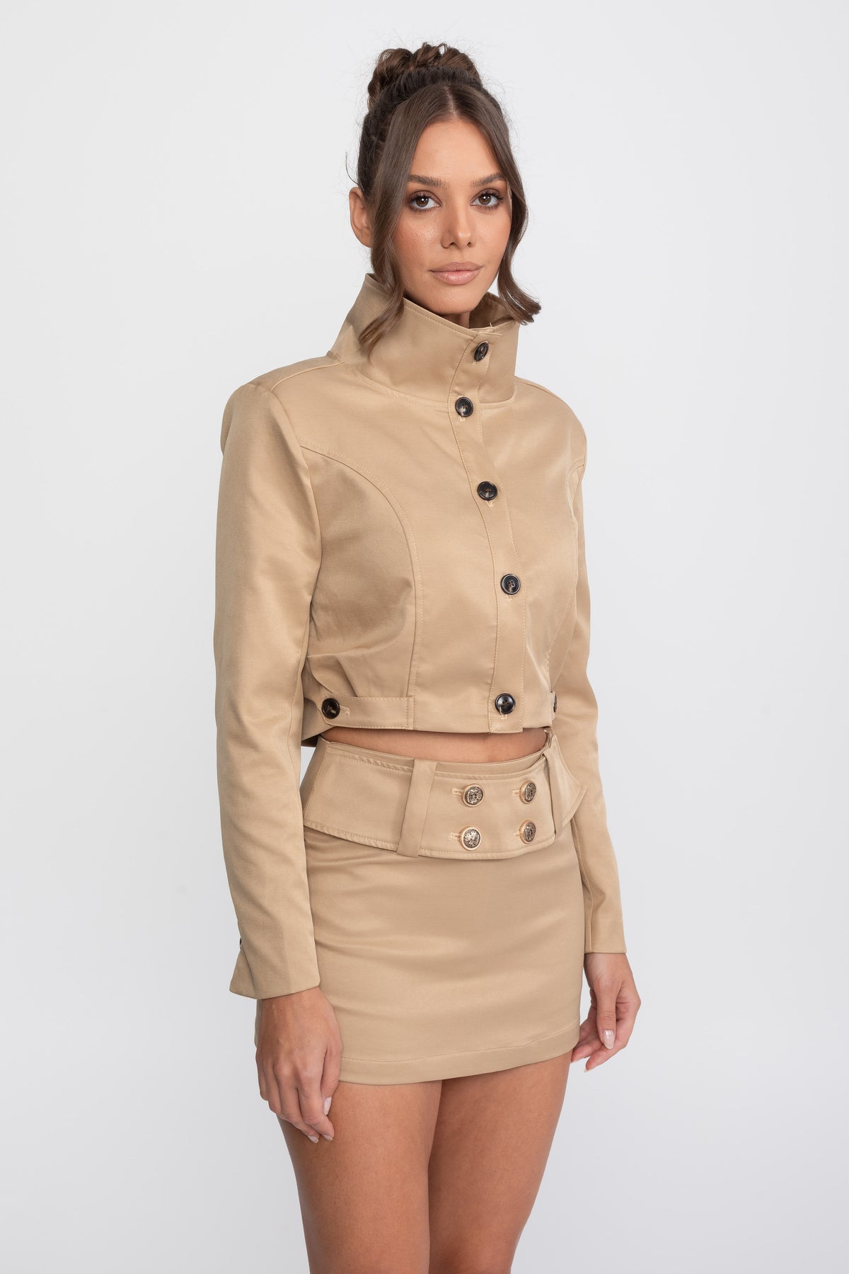 Set coordonat cu jachetă scurtă cu închidere dublă și fustă mini - Khaki 