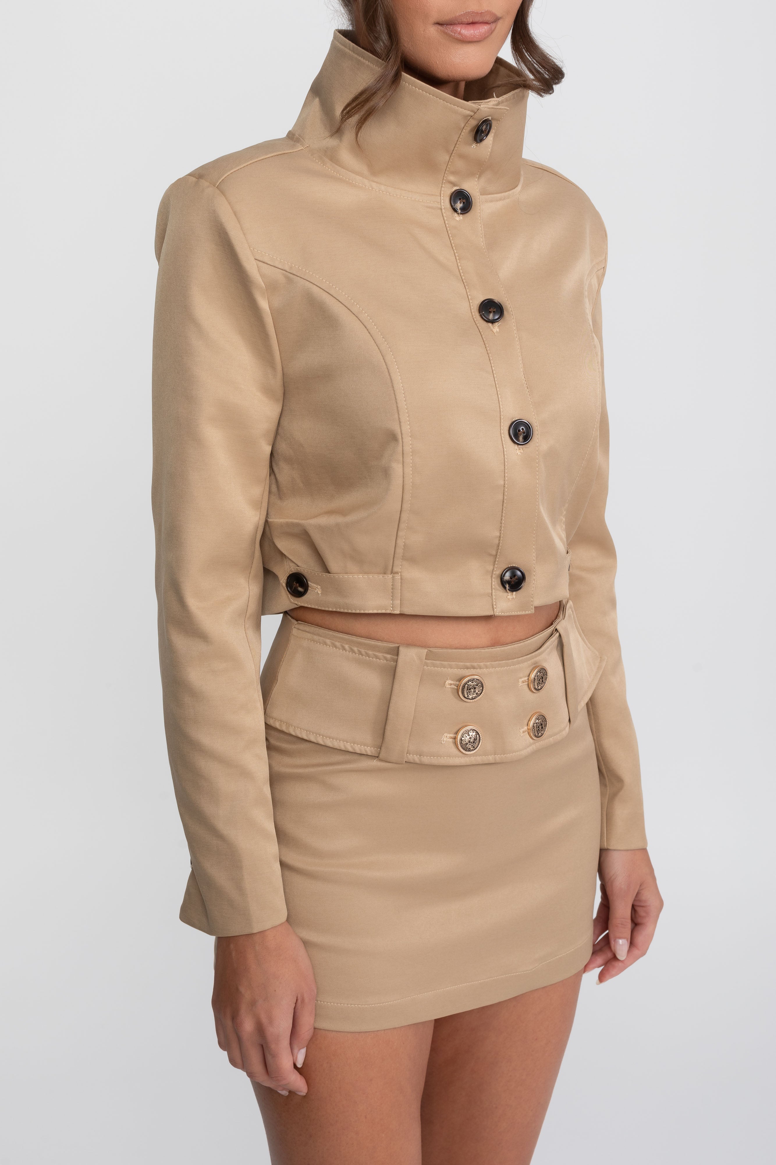 Set coordonat cu jachetă scurtă cu închidere dublă și fustă mini - Khaki 