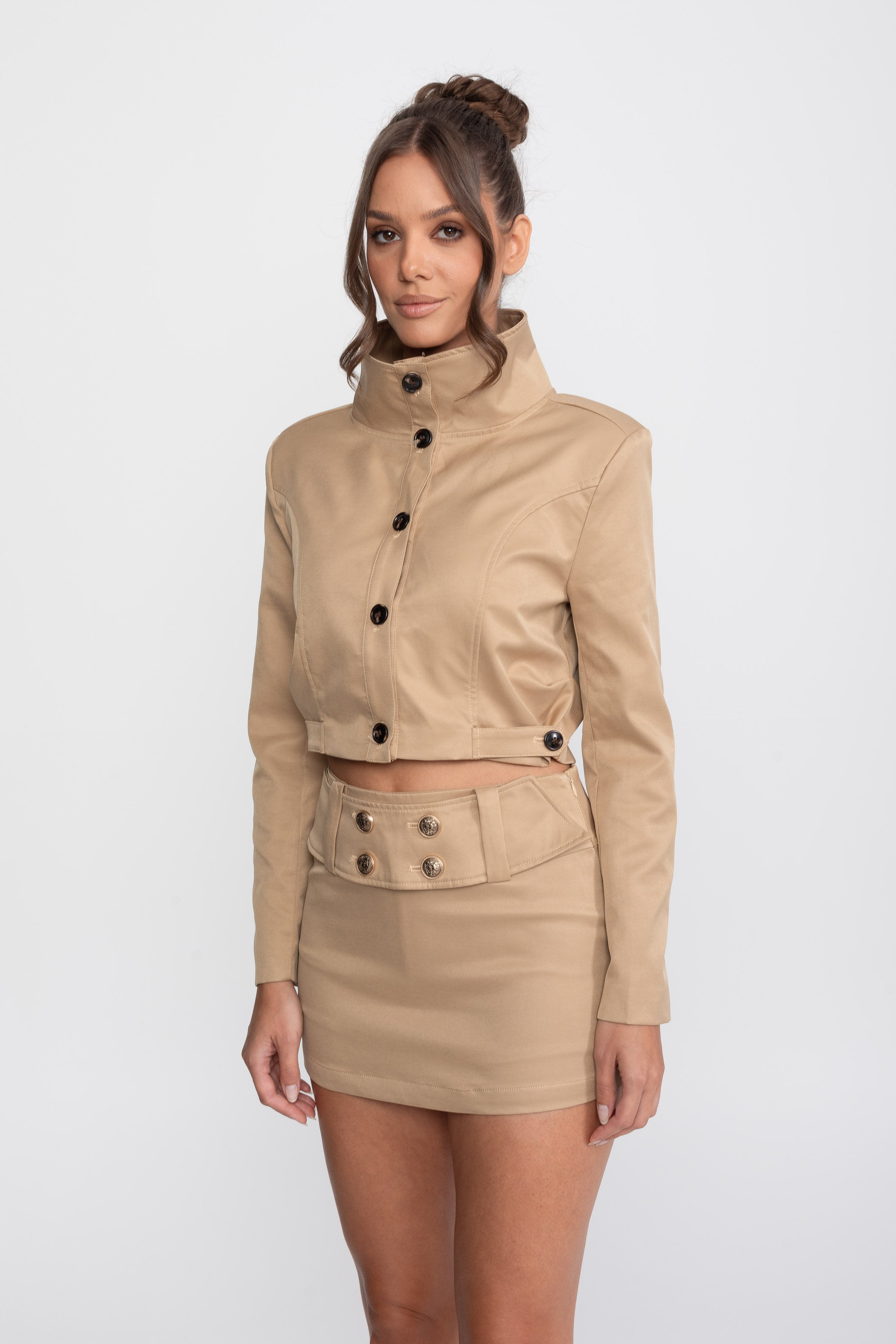 Set coordonat cu jachetă scurtă cu închidere dublă și fustă mini - Khaki 