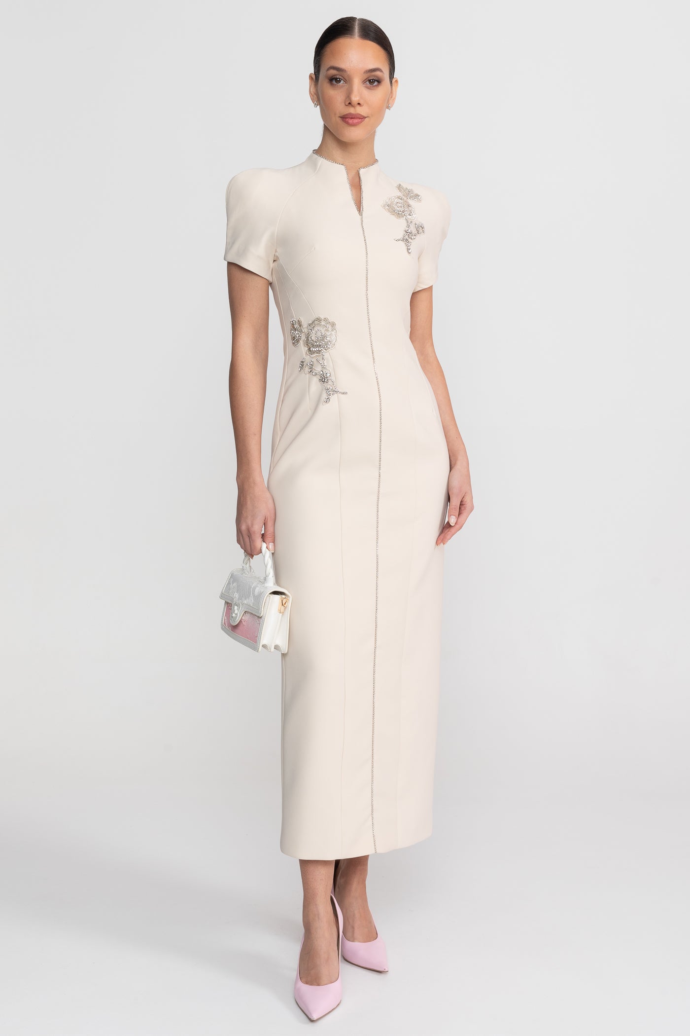 Rochie midi cu mânecă scurtă, decolteu înalt cu despicătură și ornamente strălucitoare - Ivoire 