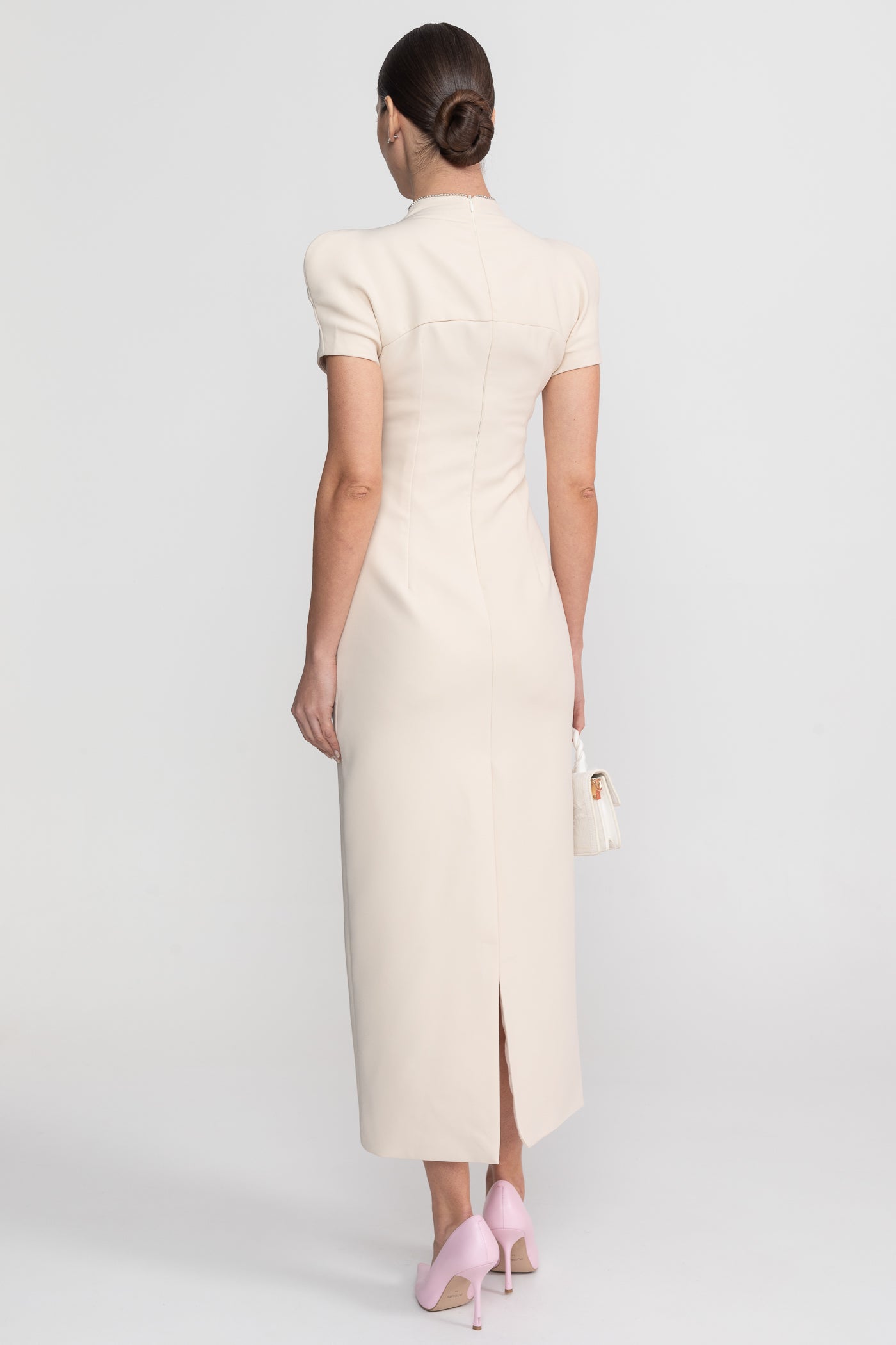 Rochie midi cu mânecă scurtă, decolteu înalt cu despicătură și ornamente strălucitoare - Ivoire 