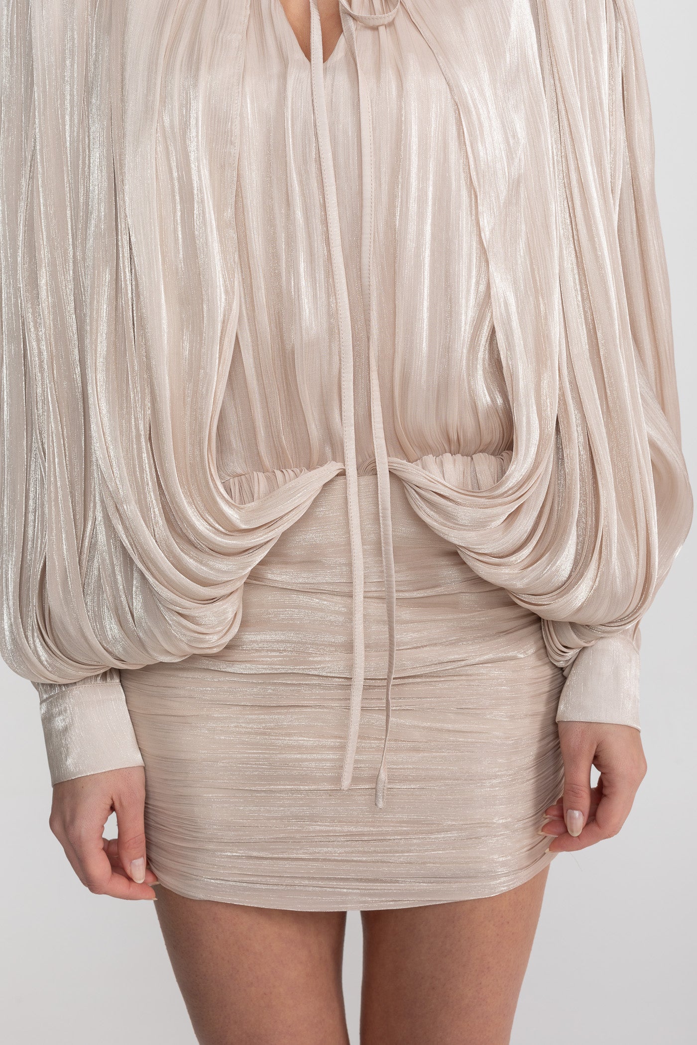 Rochie mini cu mâneci lungi drapate și mâneci tip aripă de liliac - Champagne 