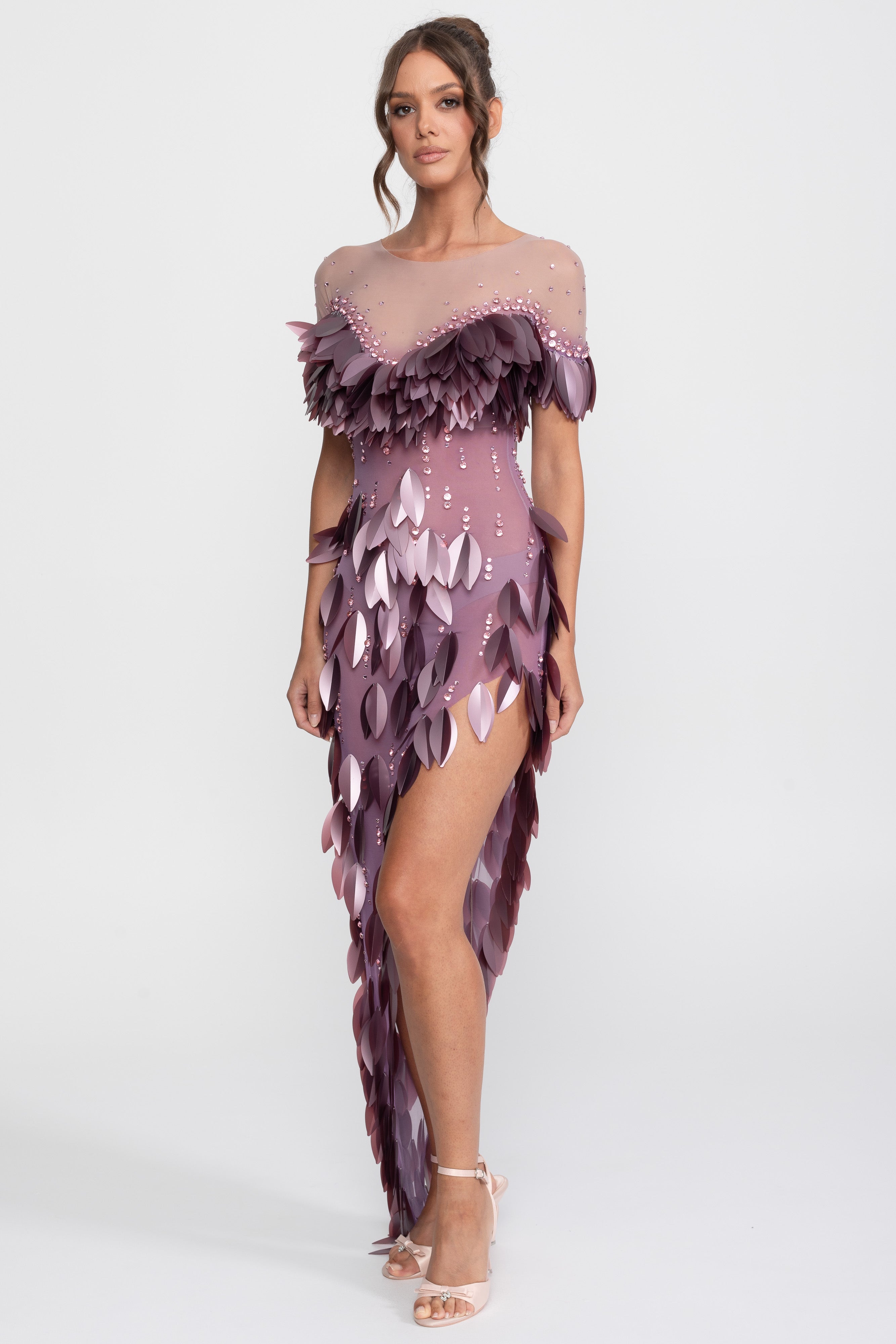 Rochie cu crăpătură, mâneci scurte și aplicații de petale 3D cu mărgele - Purple 