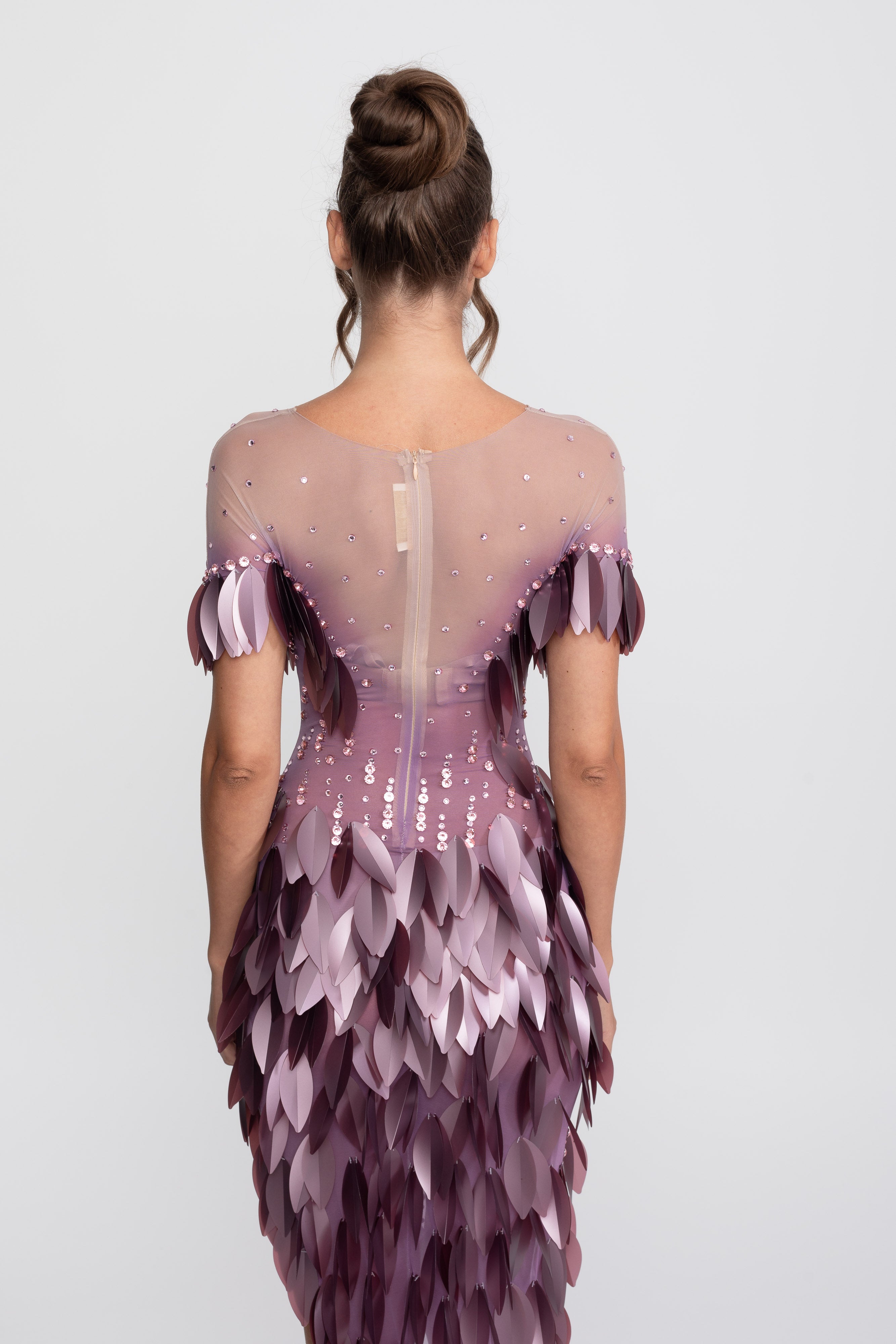 Rochie cu crăpătură, mâneci scurte și aplicații de petale 3D cu mărgele - Purple 