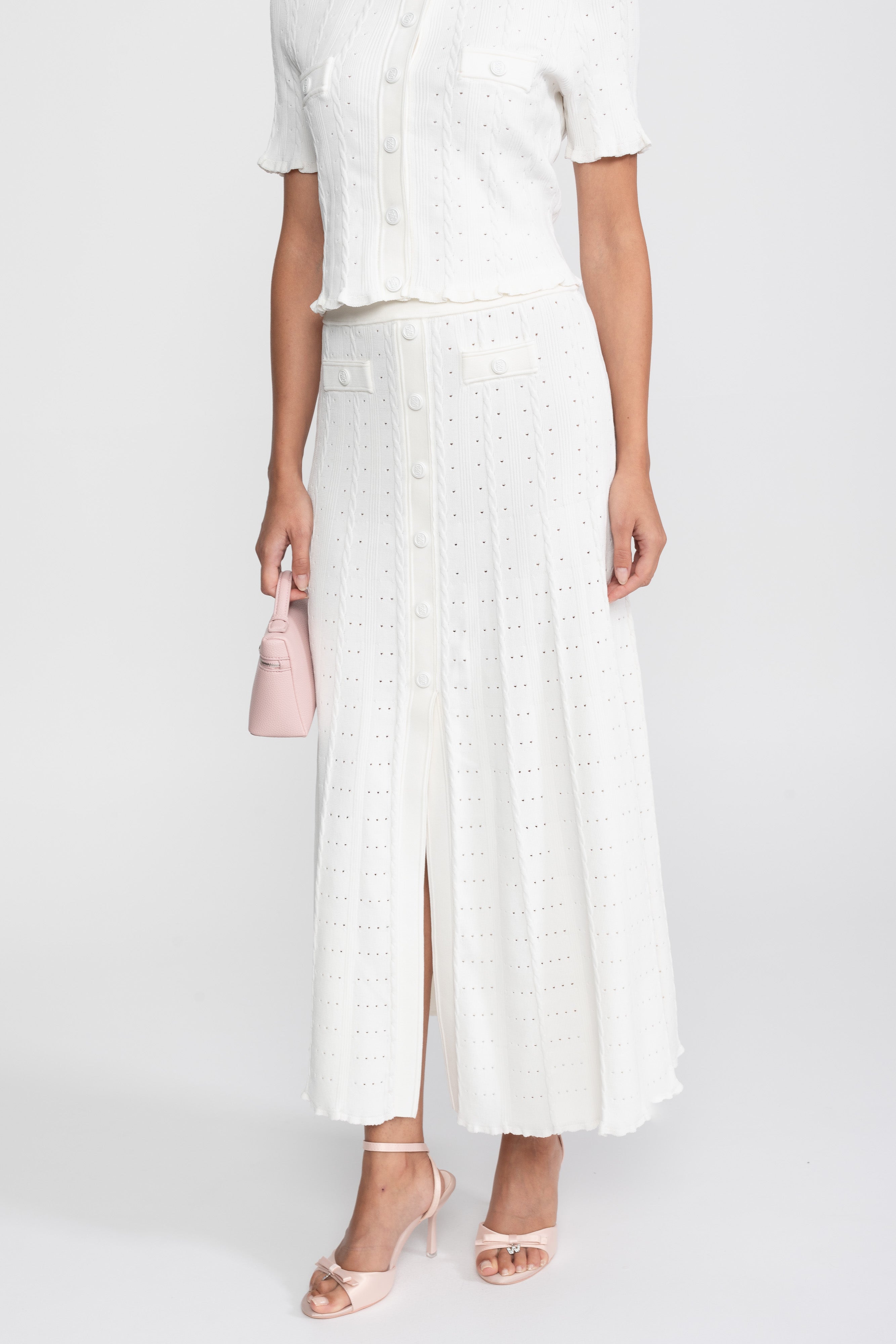 Set Co-Ord din tricot cu textură ribbed, cu cardigan cu închidere frontală cu nasturi și fustă maxi asortată - Alb 