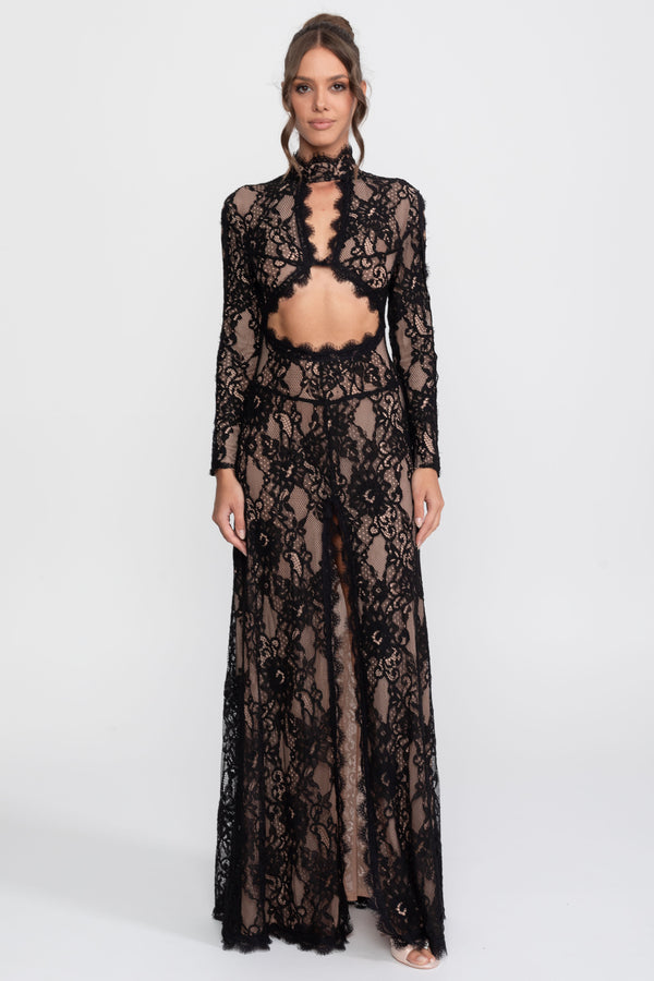 Rochie elegantă din dantelă cu guler înalt, decupaj frontal și șliț - negru 