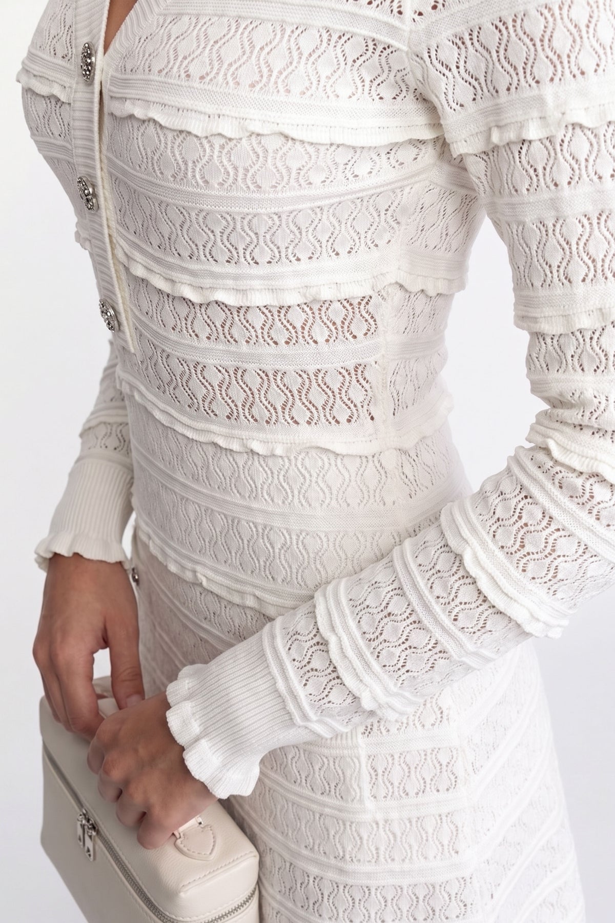 Rochie tricotată fit-and-flare cu închidere frontală pe nasturi și nasturi cu cristale - Albă 