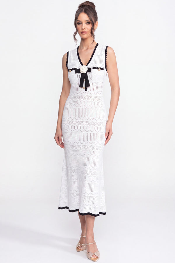 Rochie midi tricotată croșetat, cu bordură neagră și fundă - albă 