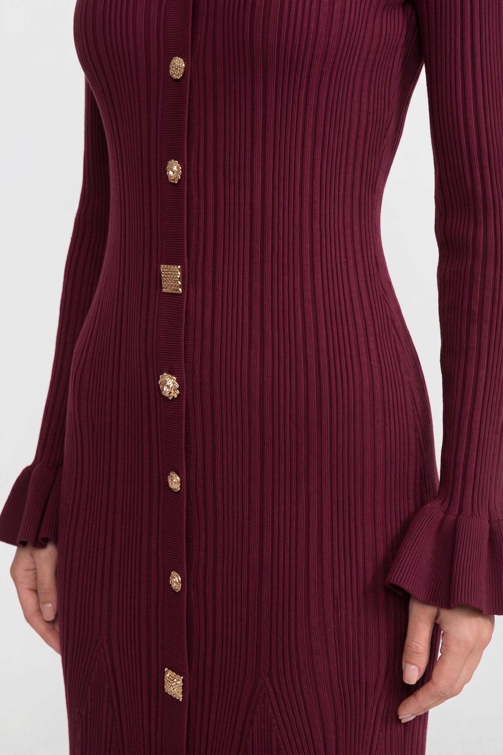 Rochie maxi tricotată rib cu decolteu în V și nasturi în față, cu manșete cu volane - Burgundy 